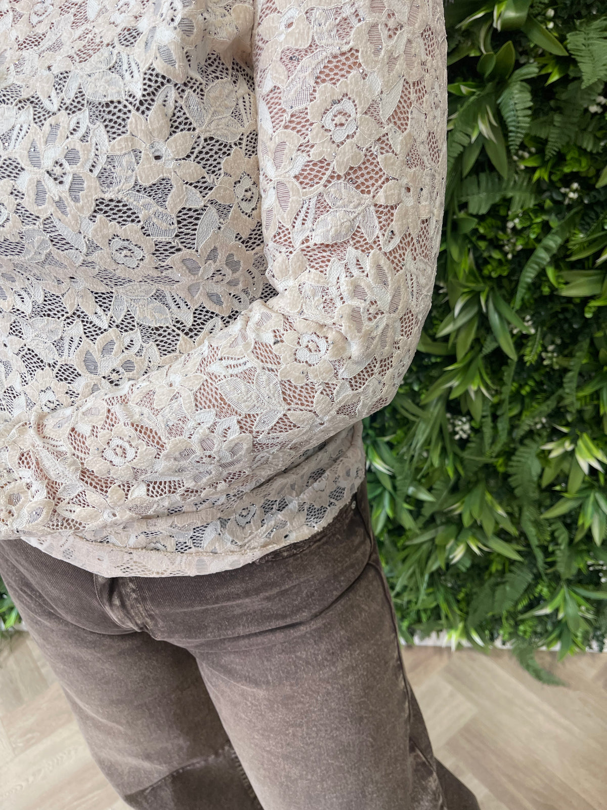 Kanten top met strass beige