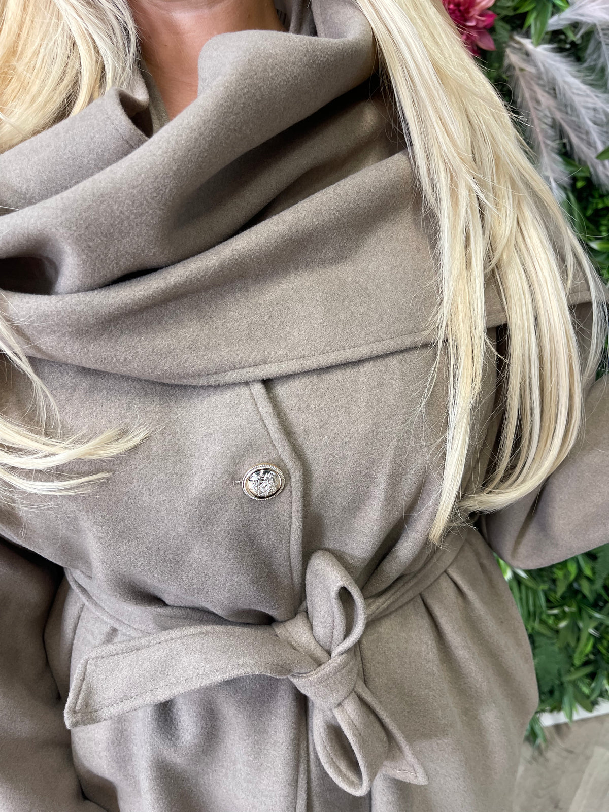 Lange mantel jas met sjaal taupe