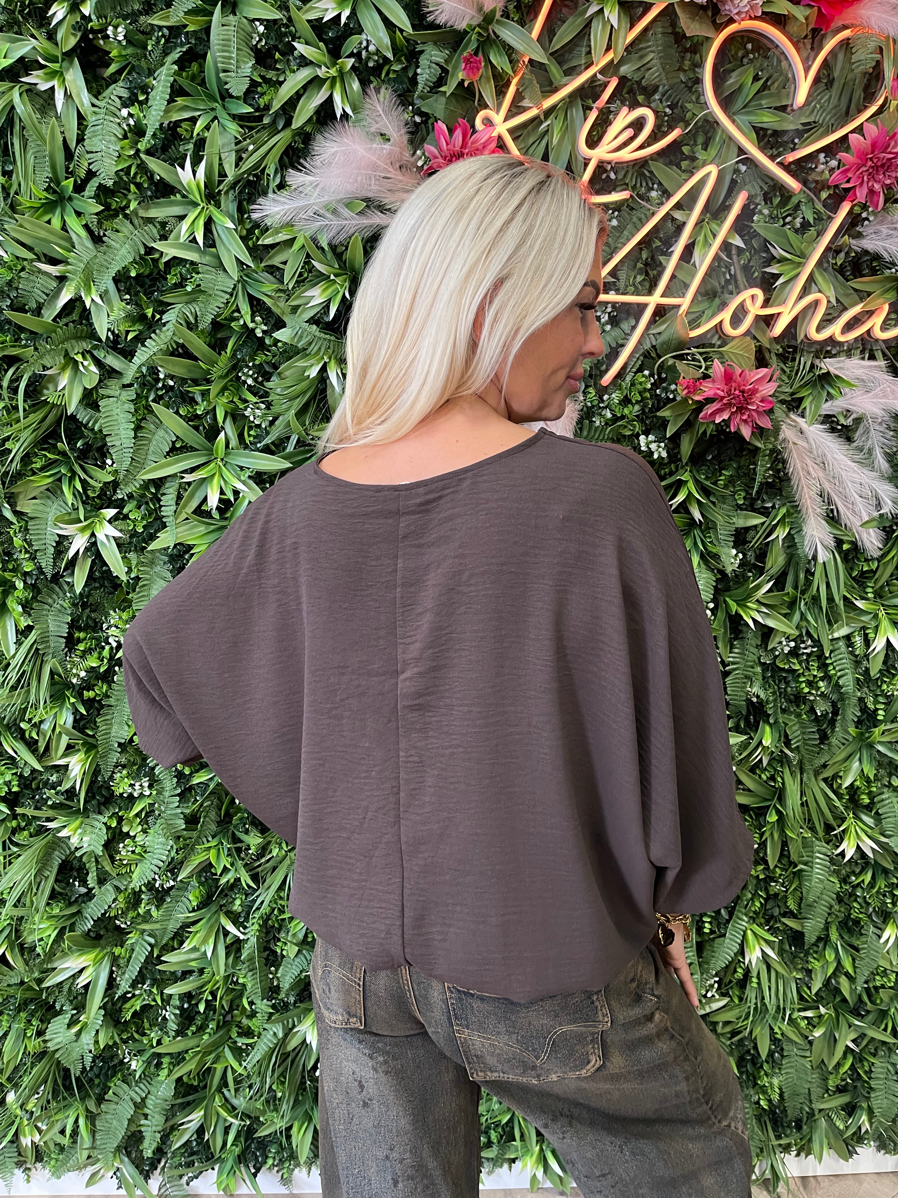 Top vleermuismouwen met elastieken onderkant donkerbruin