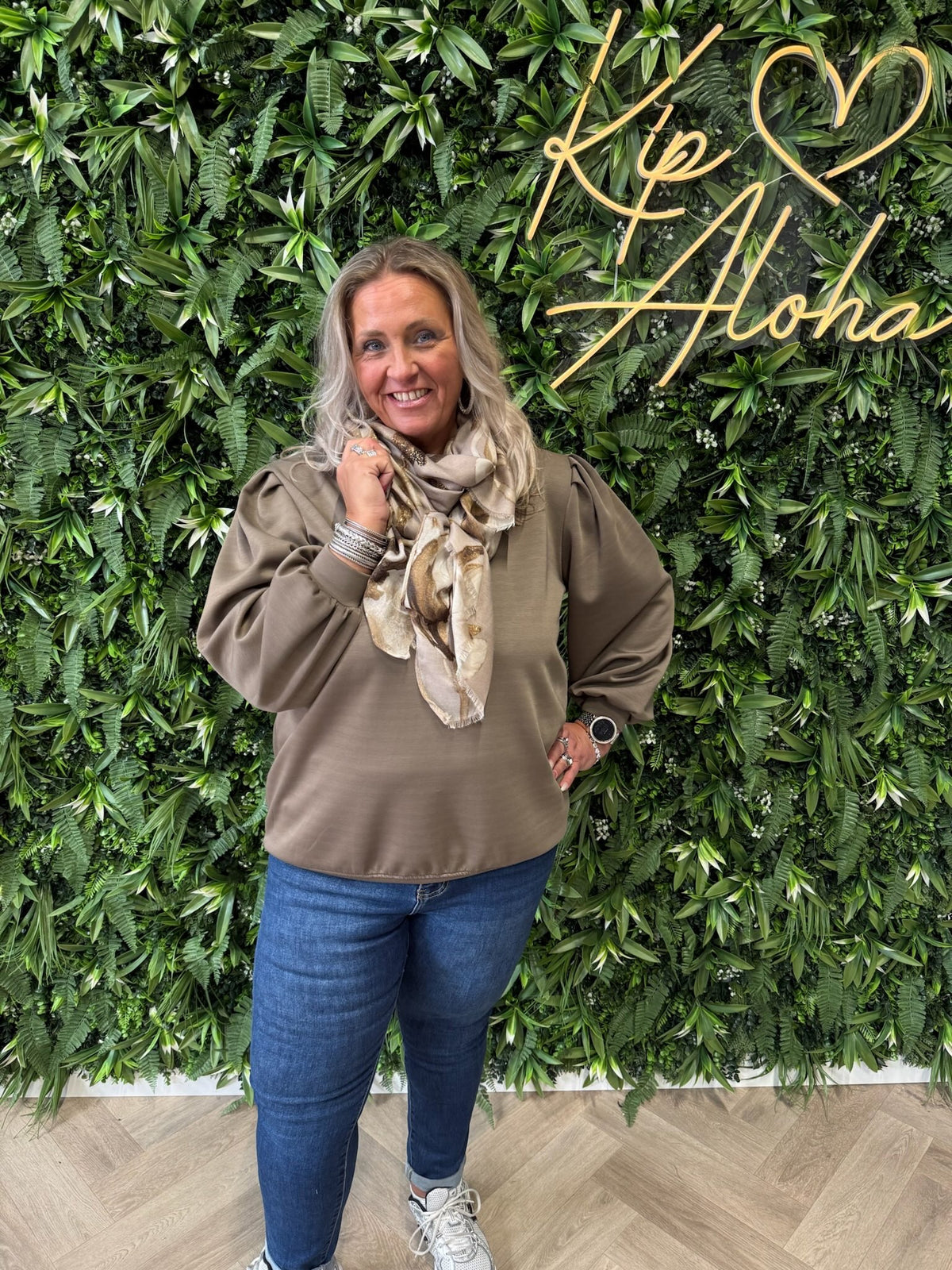 Sweater lange pofmouwen uni taupe