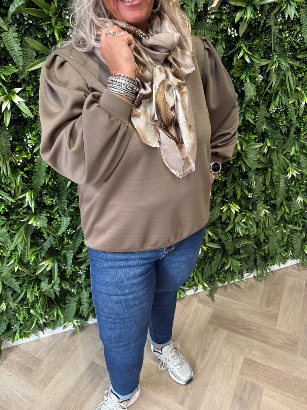 Sweater lange pofmouwen uni taupe