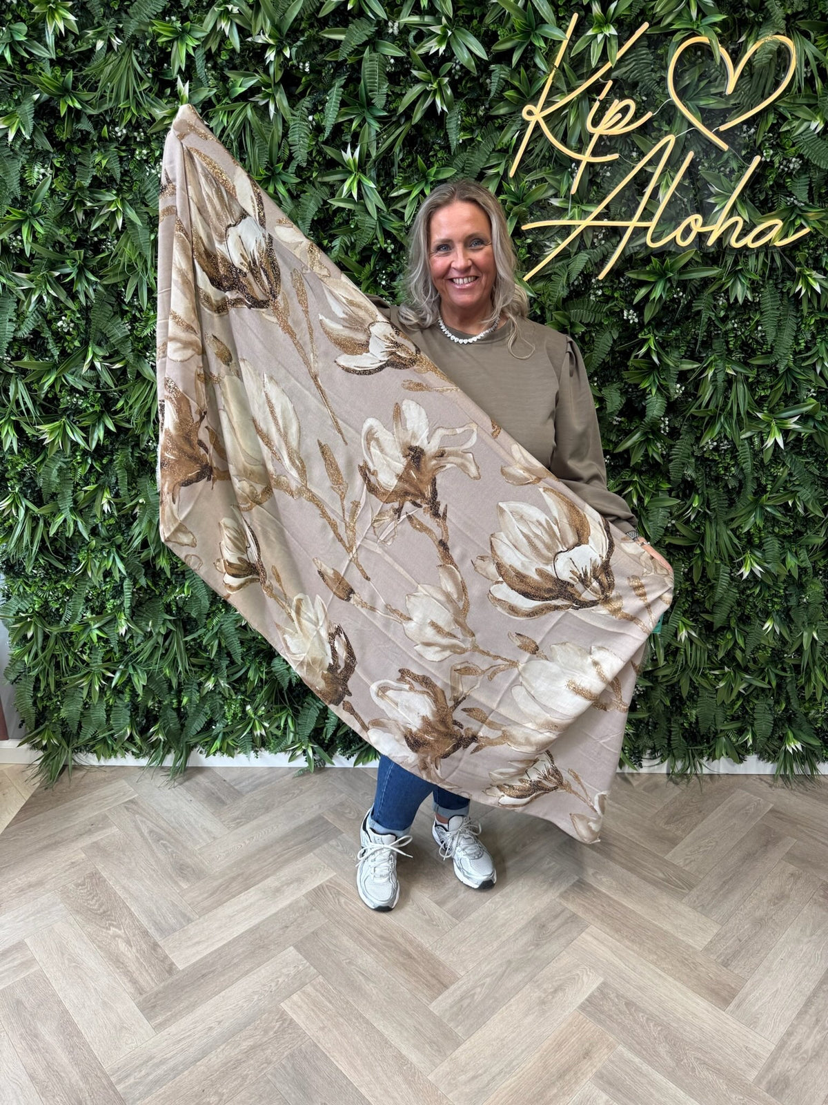 Sjaal bloemen beige