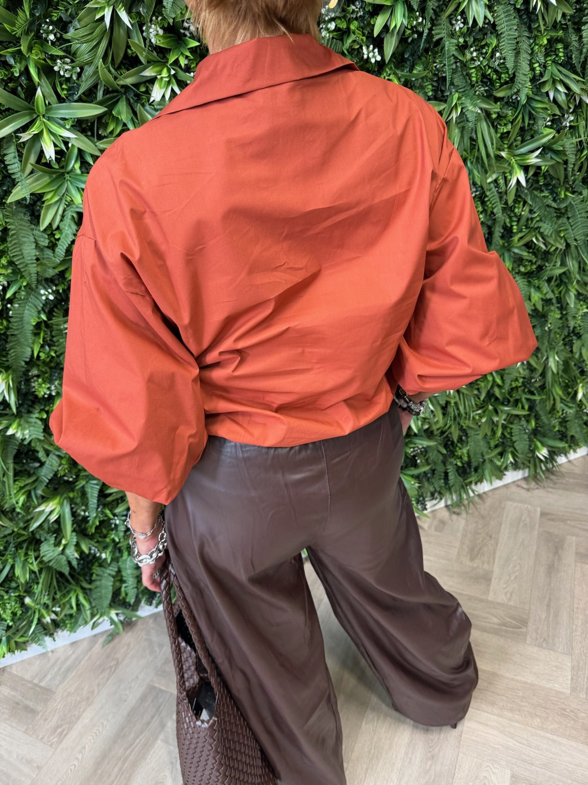 Korte blouse v-hals uni roestrood