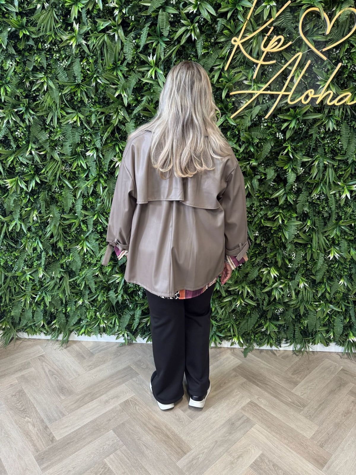 Leatherlook jas wide fit taupe