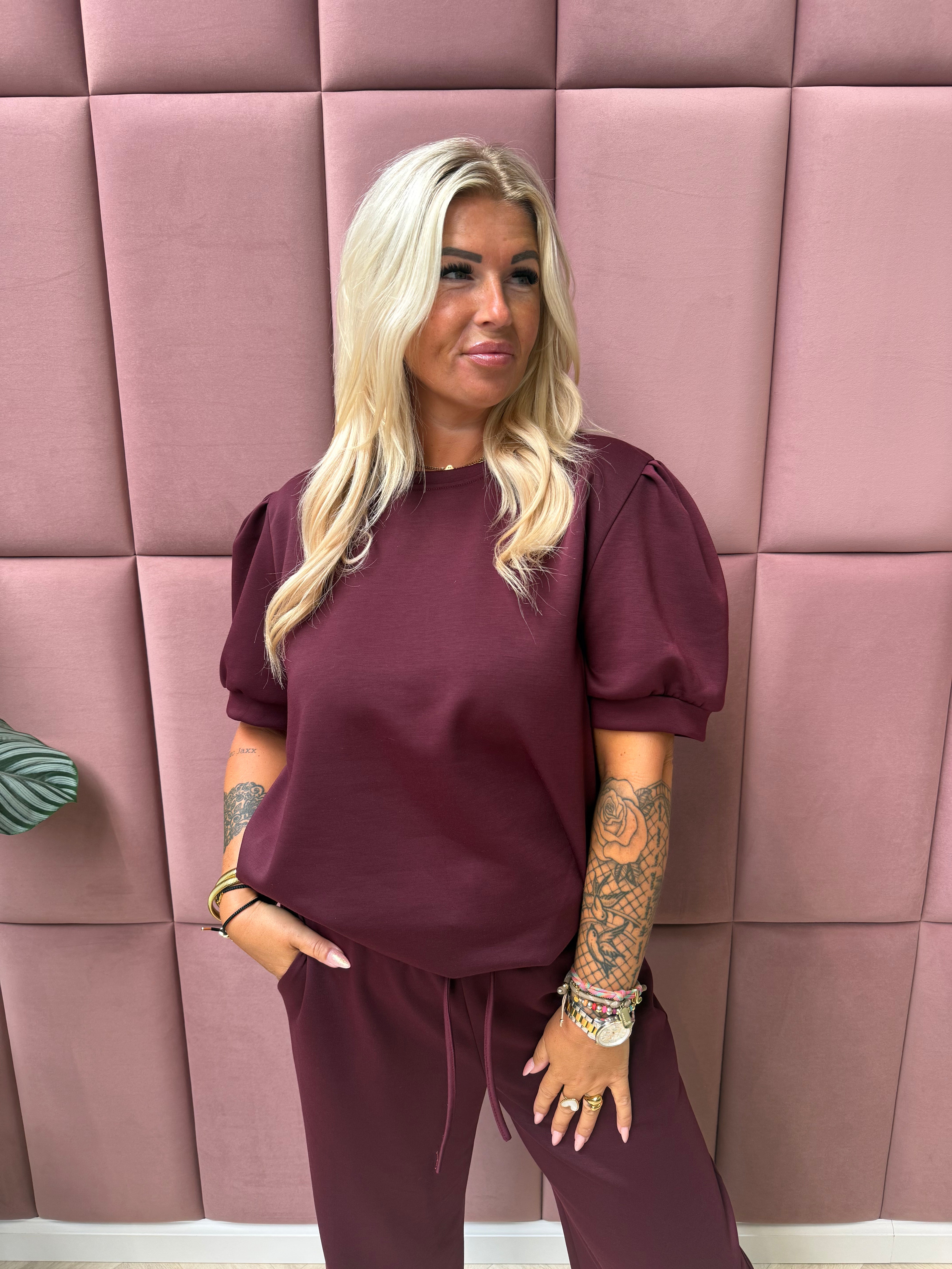 tweedelig pak sweater korte pofmouwen bordeaux