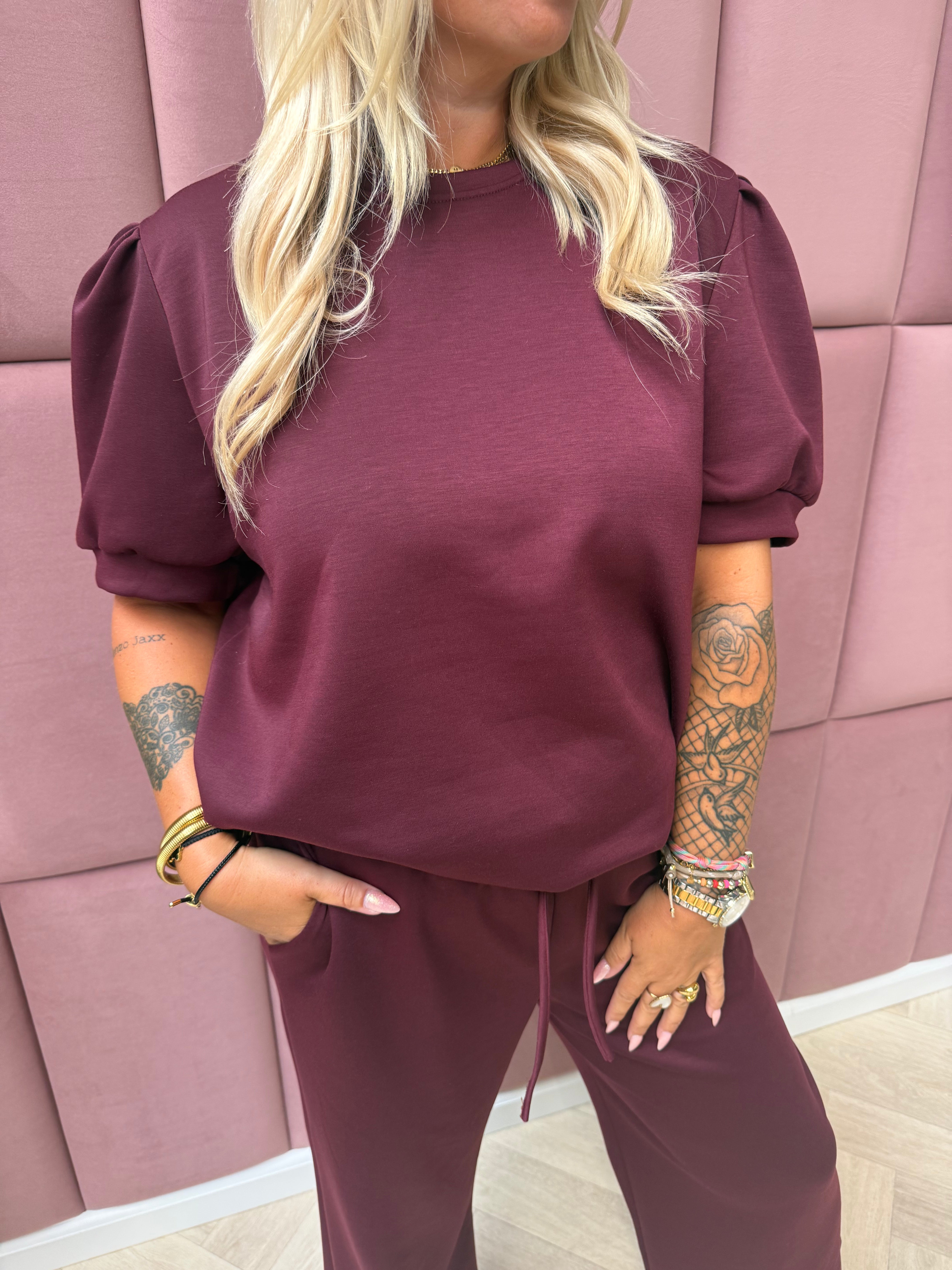 tweedelig pak sweater korte pofmouwen bordeaux