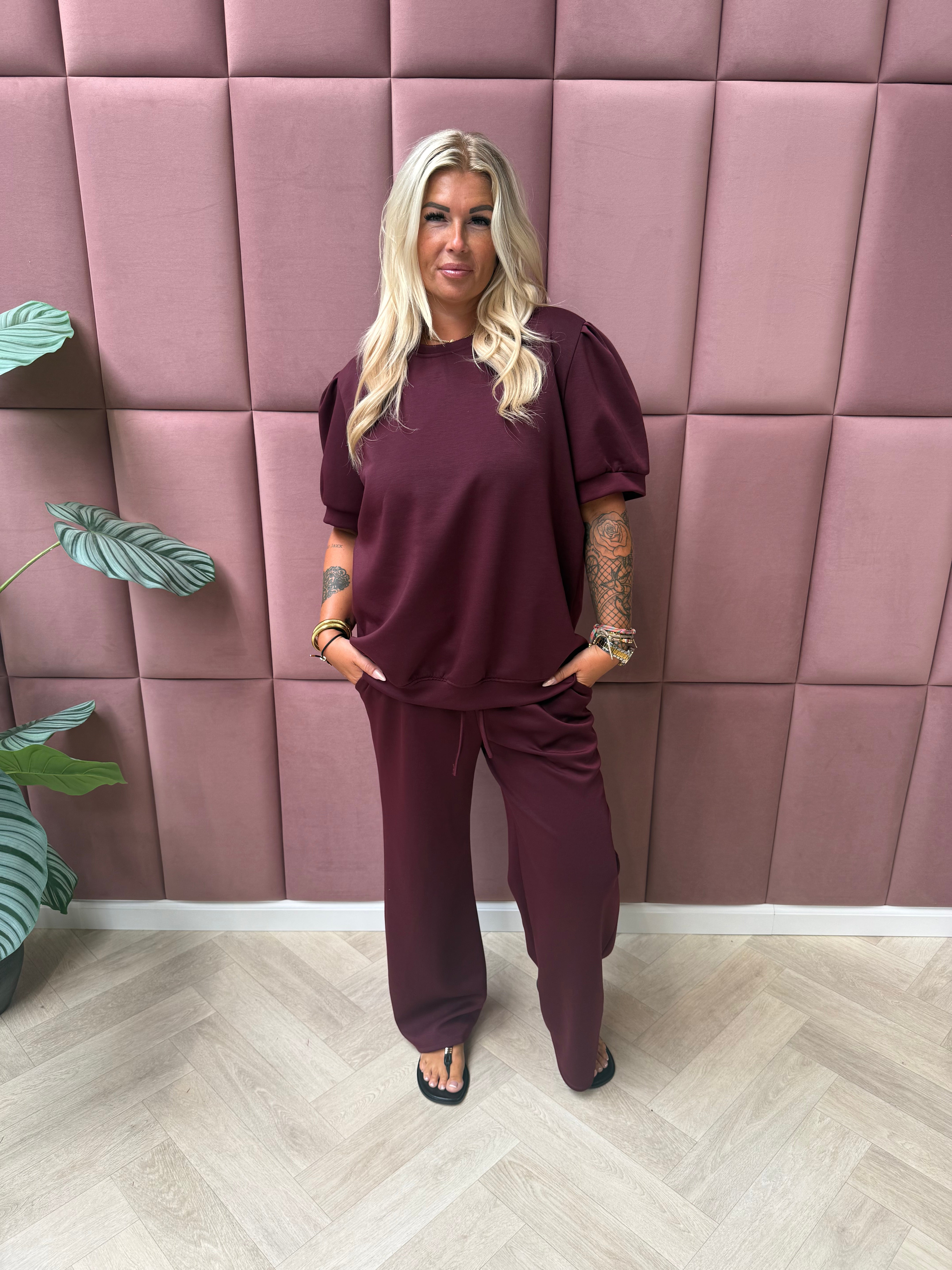 tweedelig pak sweater korte pofmouwen bordeaux