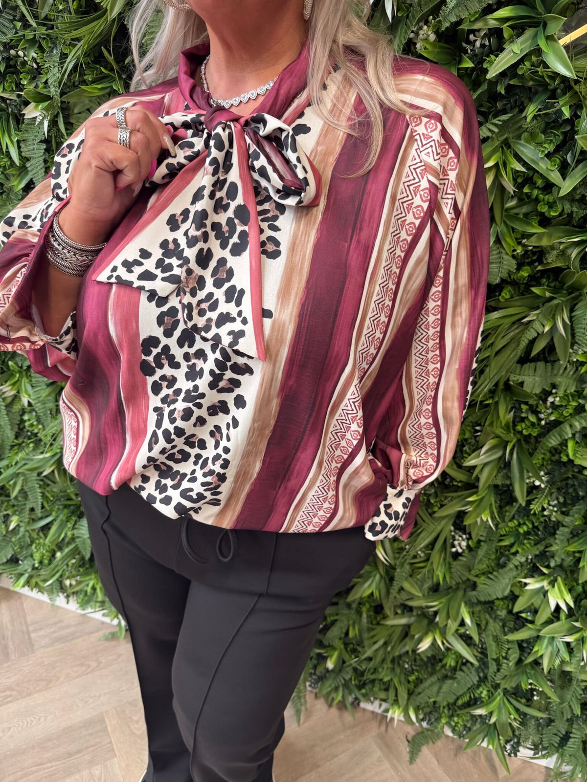 Blouse strik met strepen en panterprint bordeaux