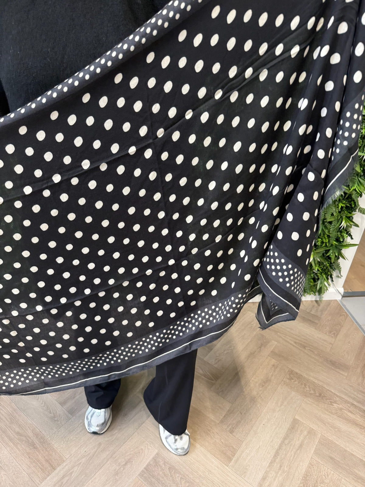 Sjaal dots zwart
