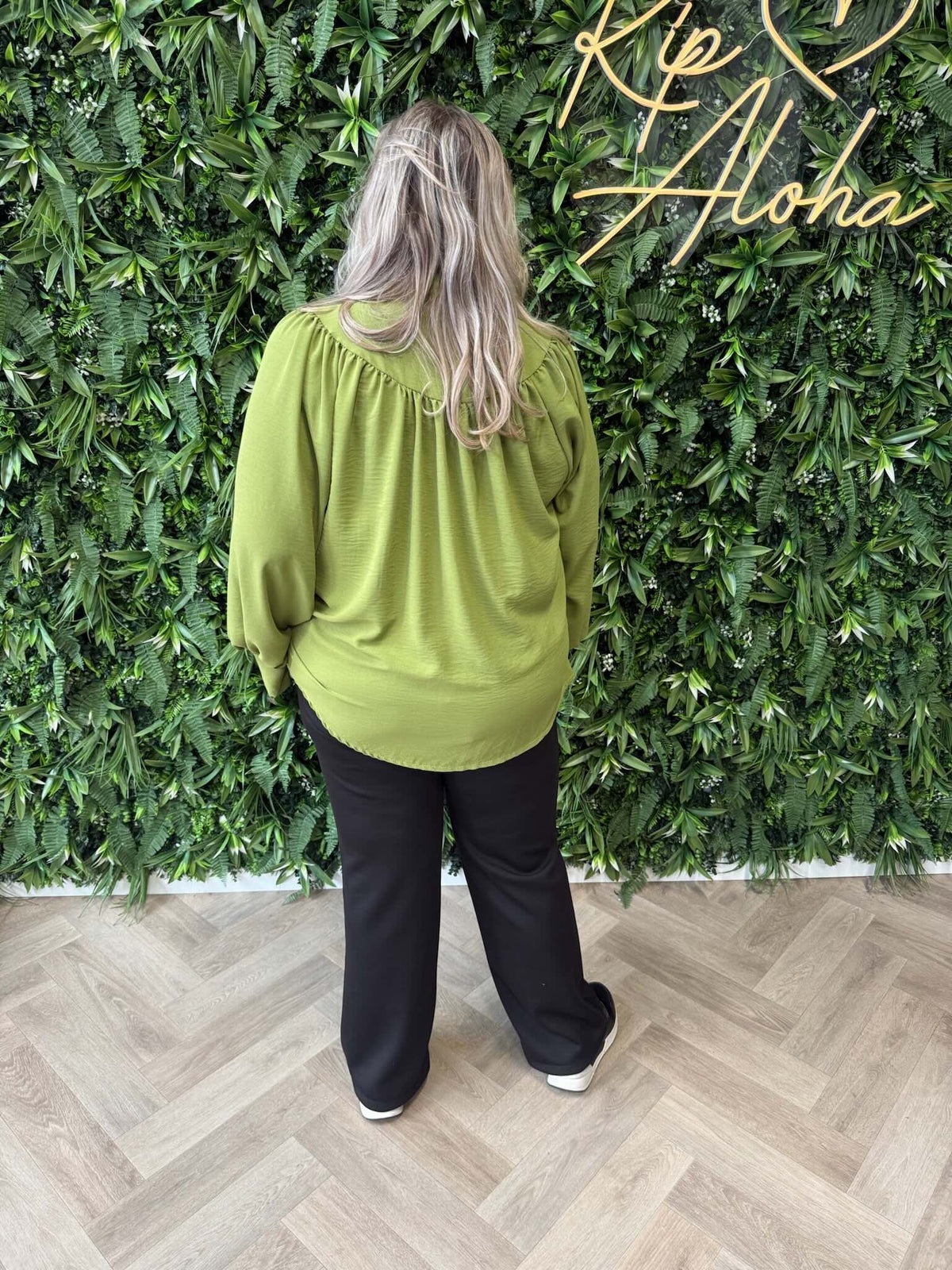 Blouse geplooid halsdetail uni lime
