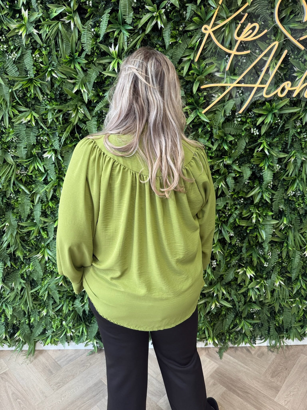 Blouse geplooid halsdetail uni lime