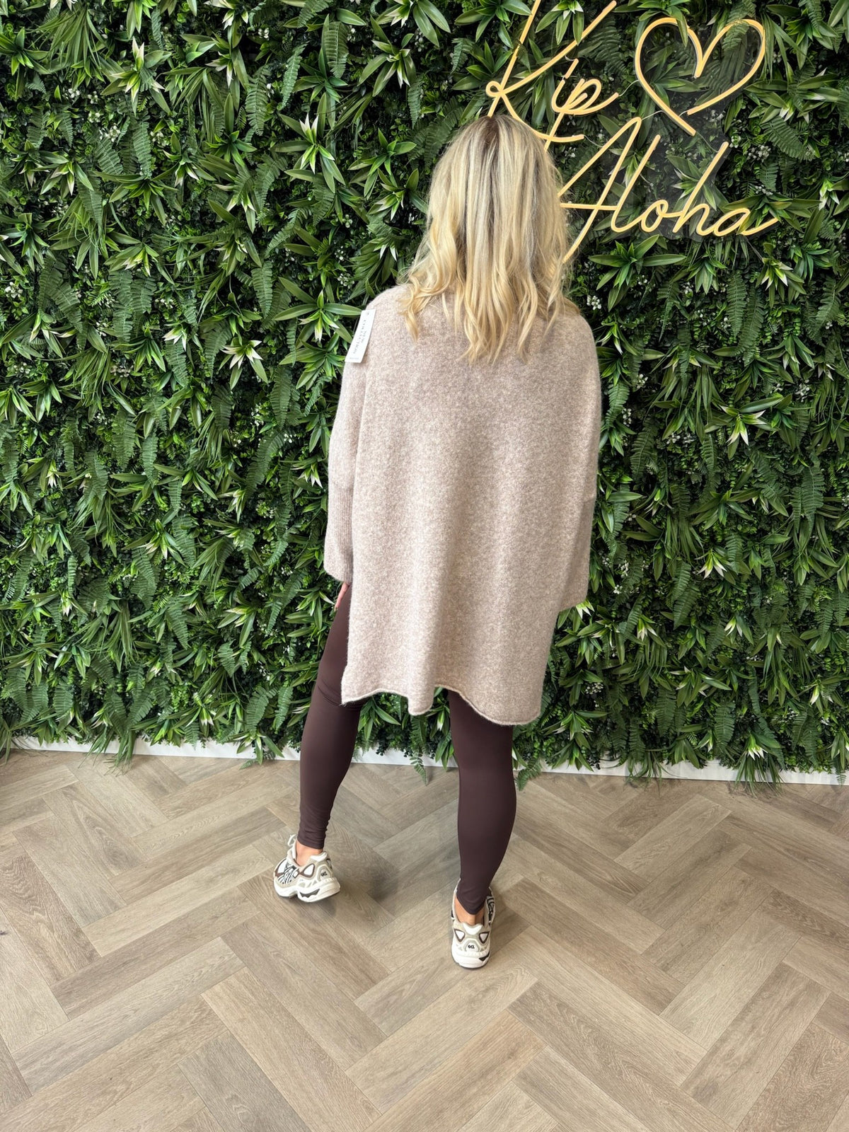 Lang gebreide trui uni met split beige