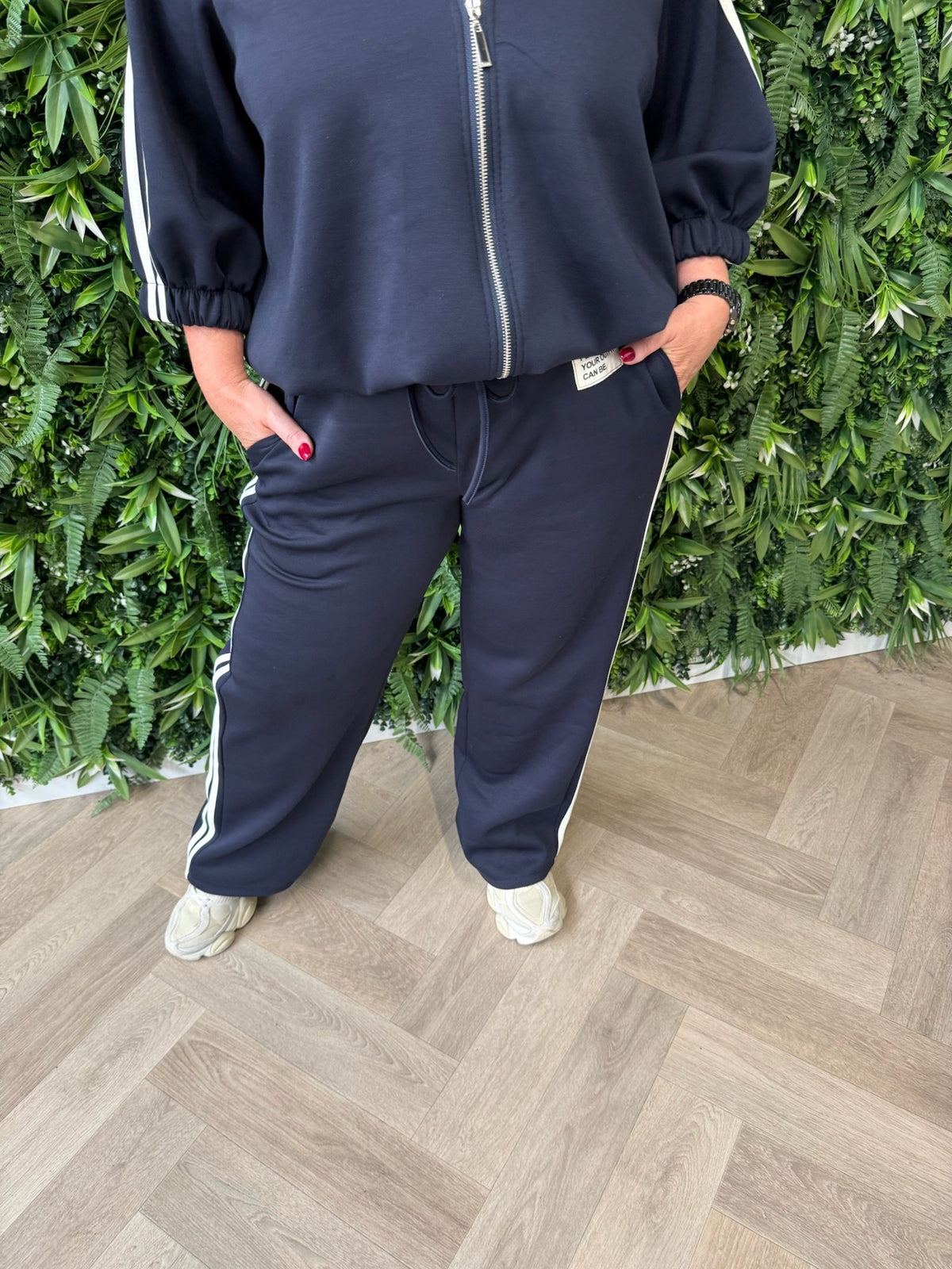 Tweedelig pak met bies marineblauw