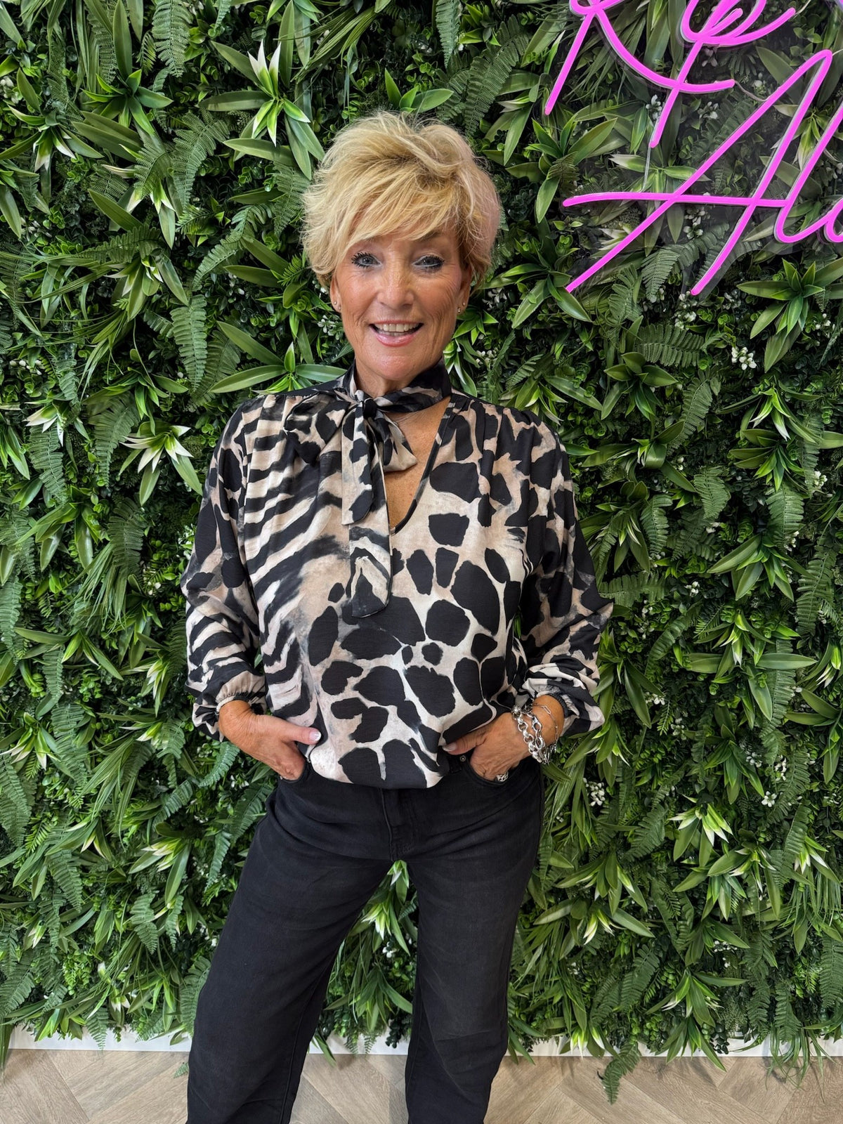 Blouse met strik giraffe print zwart