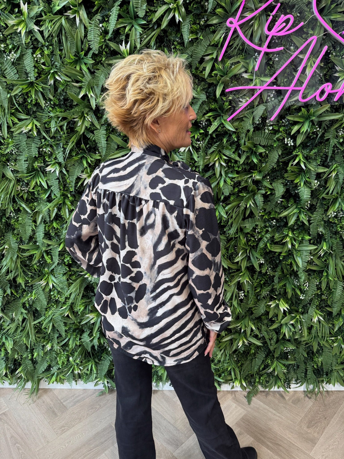 Blouse met strik giraffe print zwart