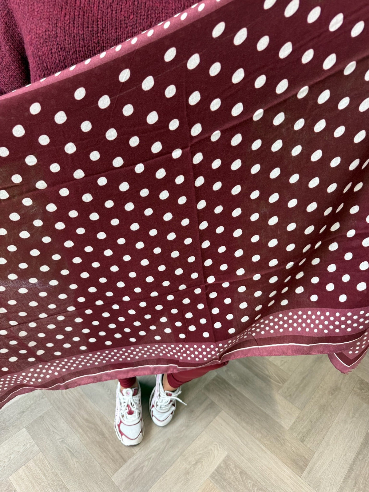 Sjaal dots bordeaux