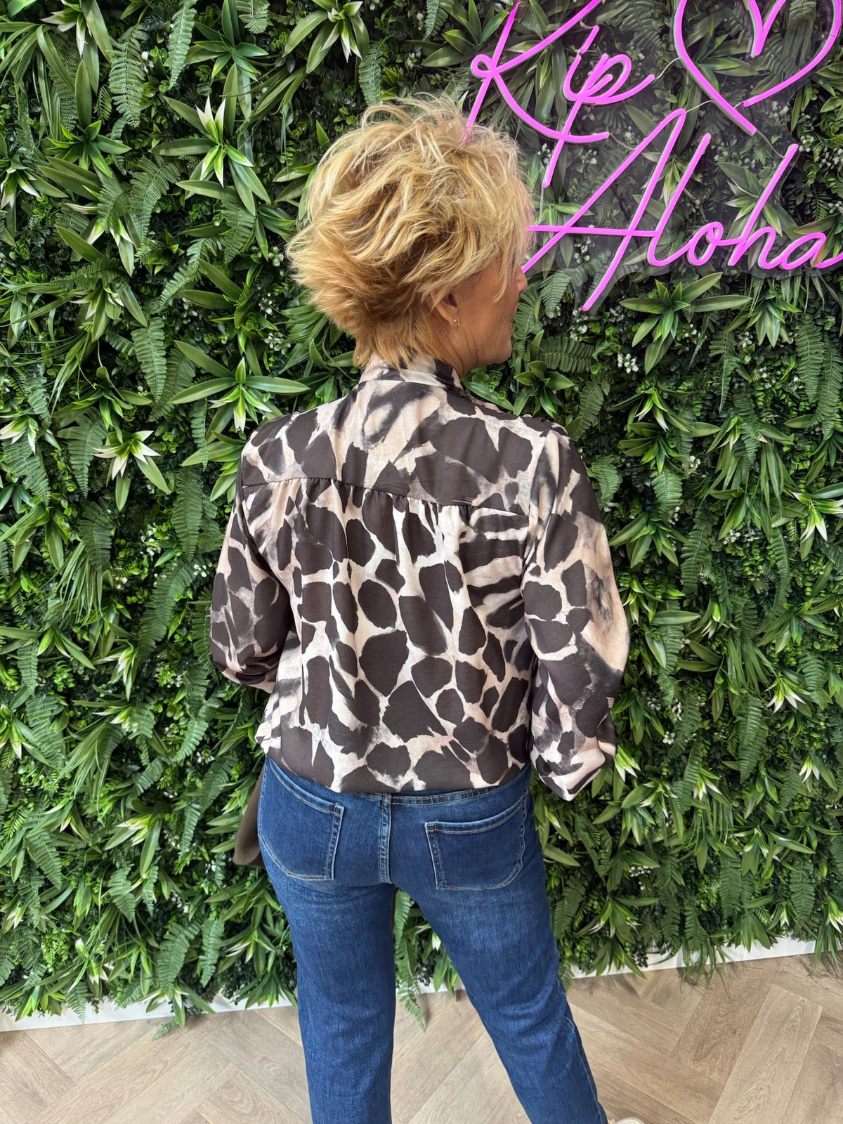 Blouse met strik giraffe print legergroen