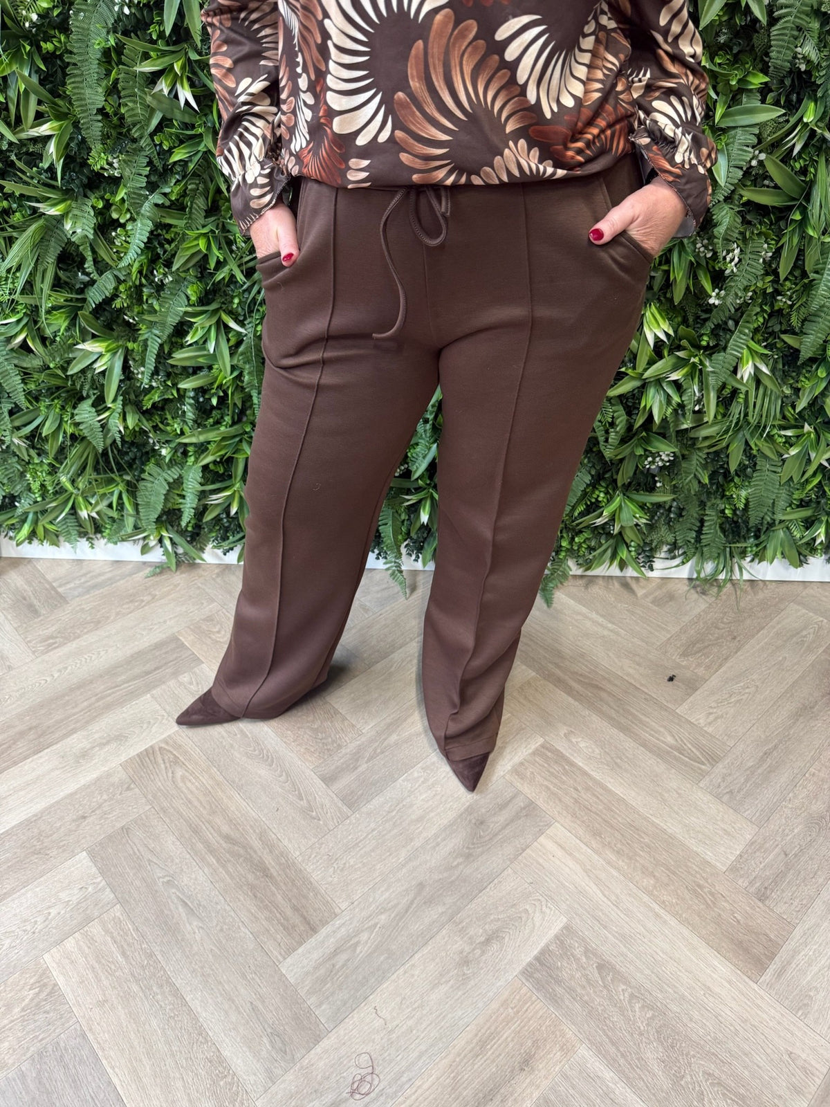 Wijde broek met naad donkerbruin