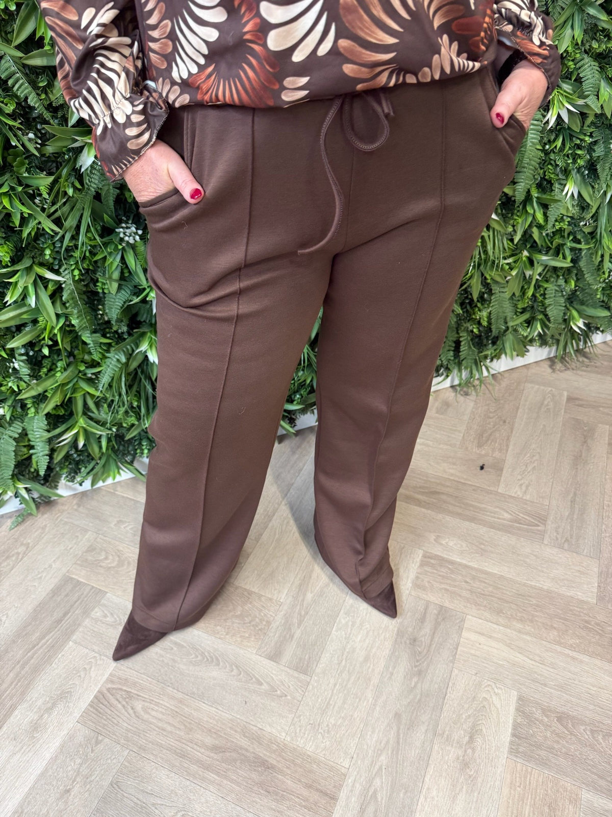 Wijde broek met naad donkerbruin