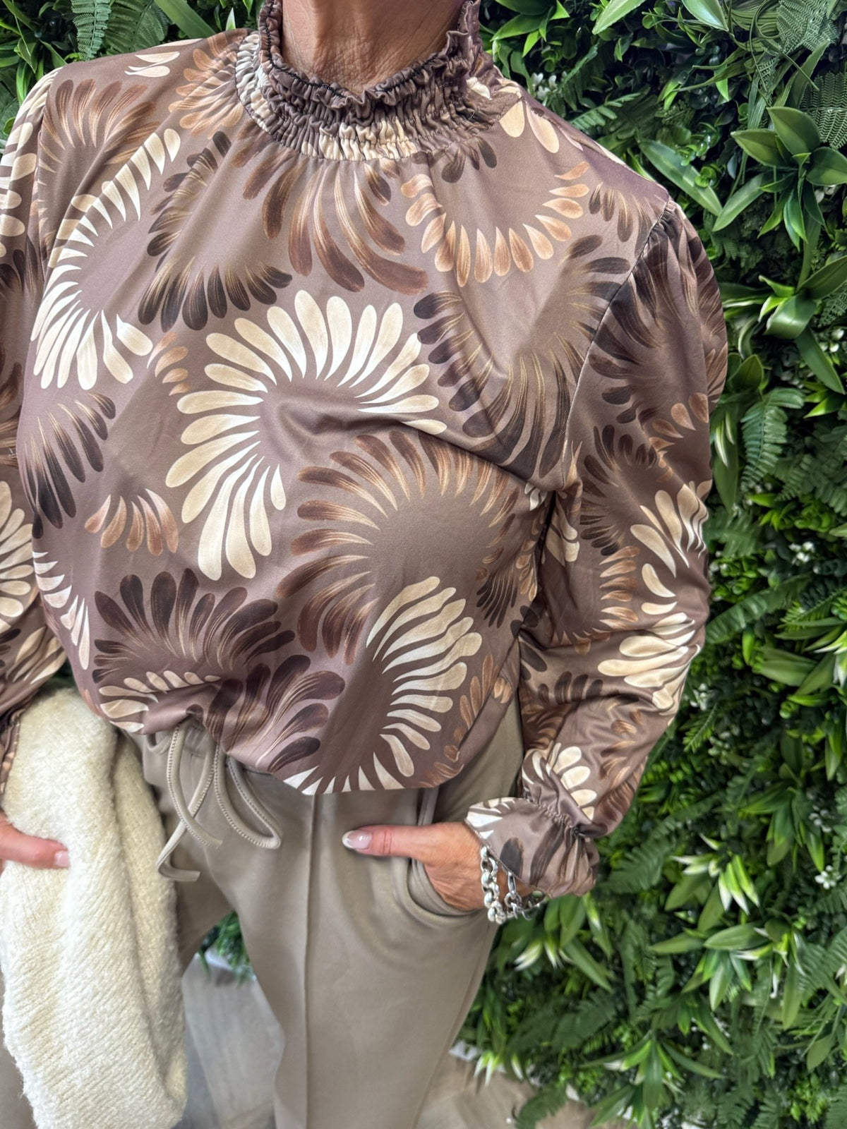 Top smock kraag bladeren print taupe