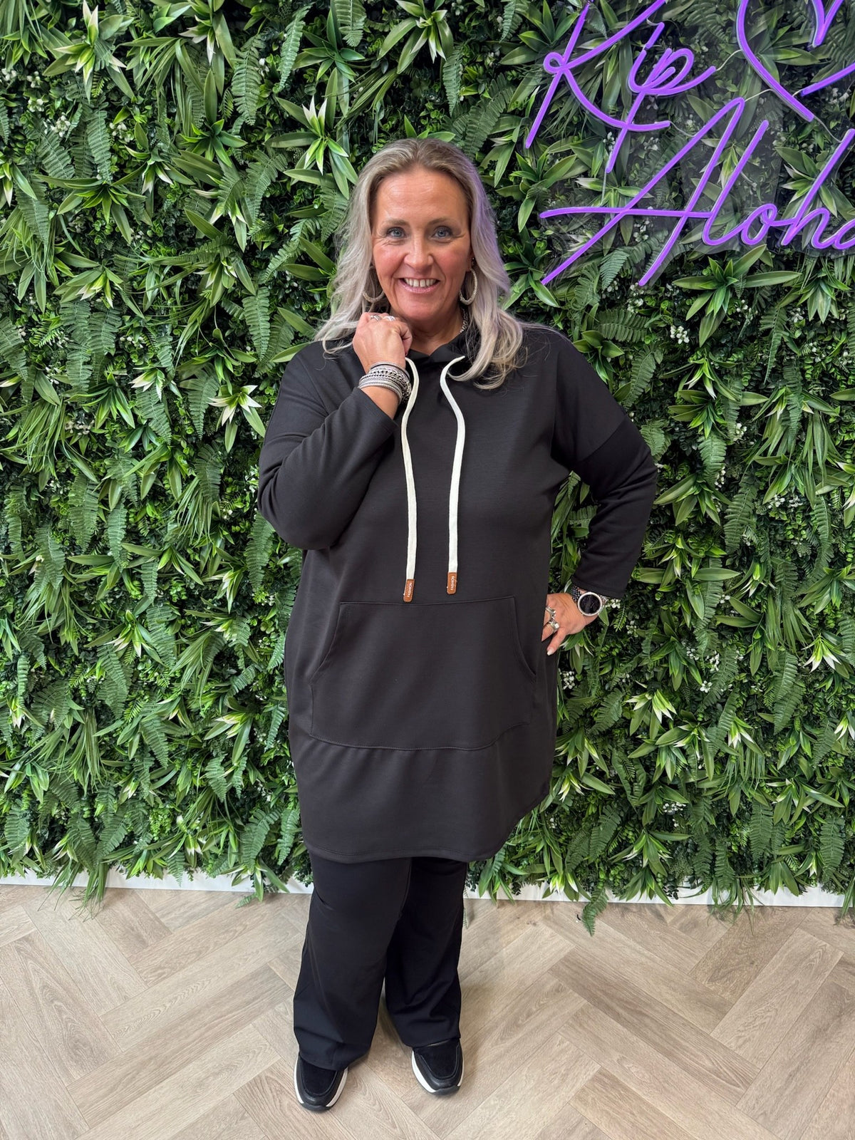 Sweaterdress met capuchon uni zwart