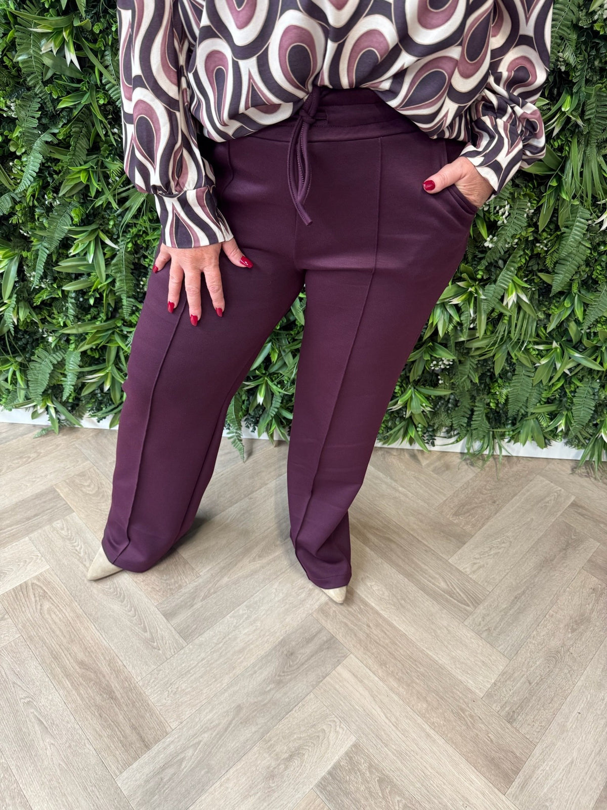 Wijde broek met naad aubergine
