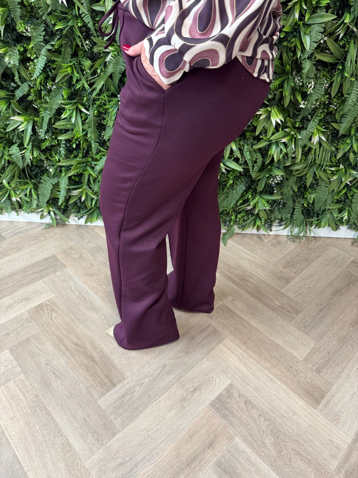 Wijde broek met naad aubergine