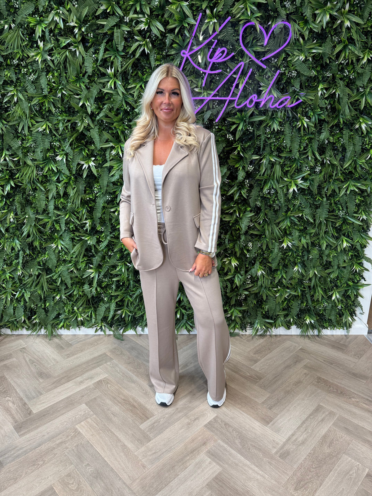 Tweedelig blazer joggingspak met bies taupe