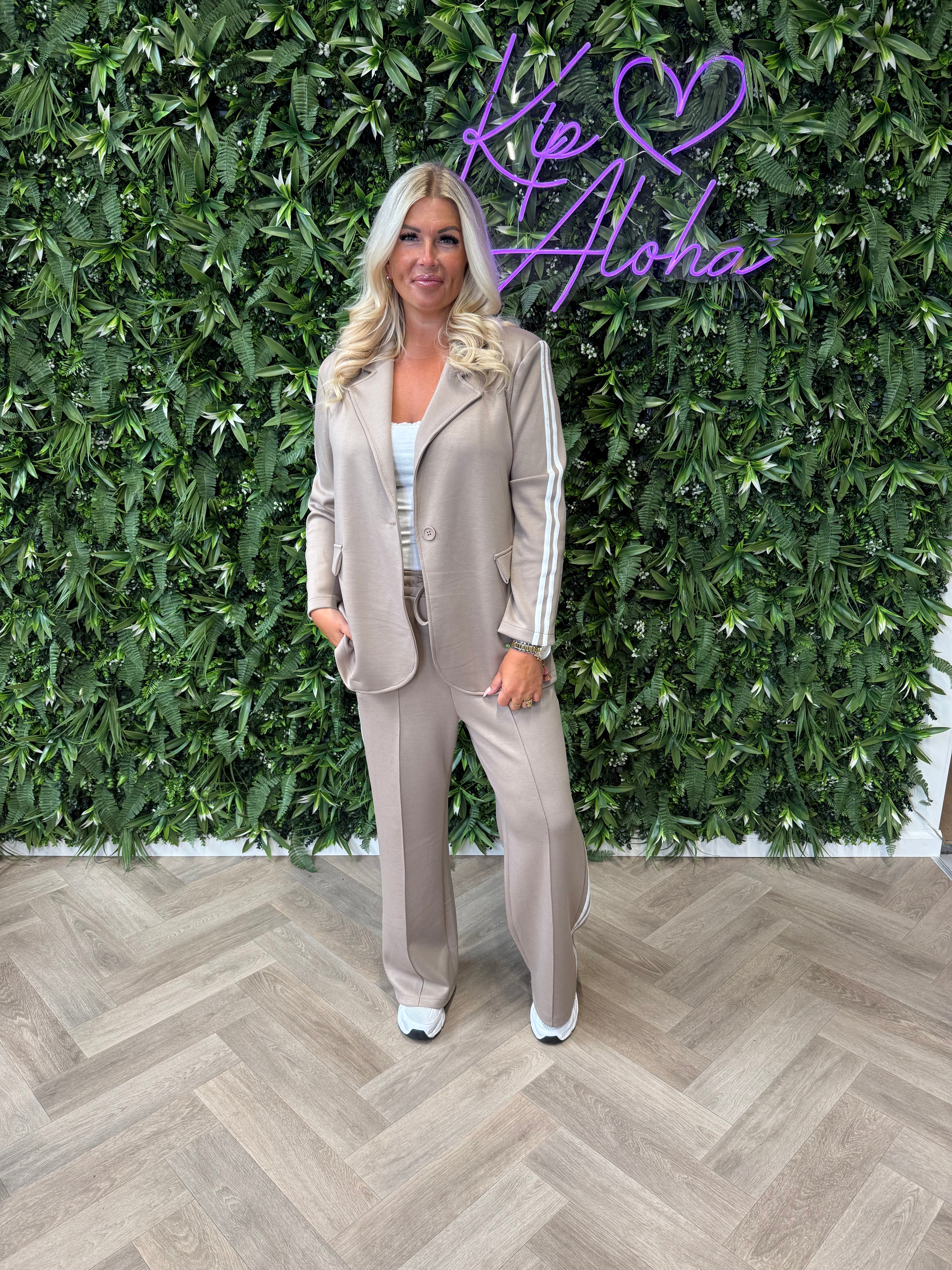 Tweedelig blazer joggingspak met bies taupe