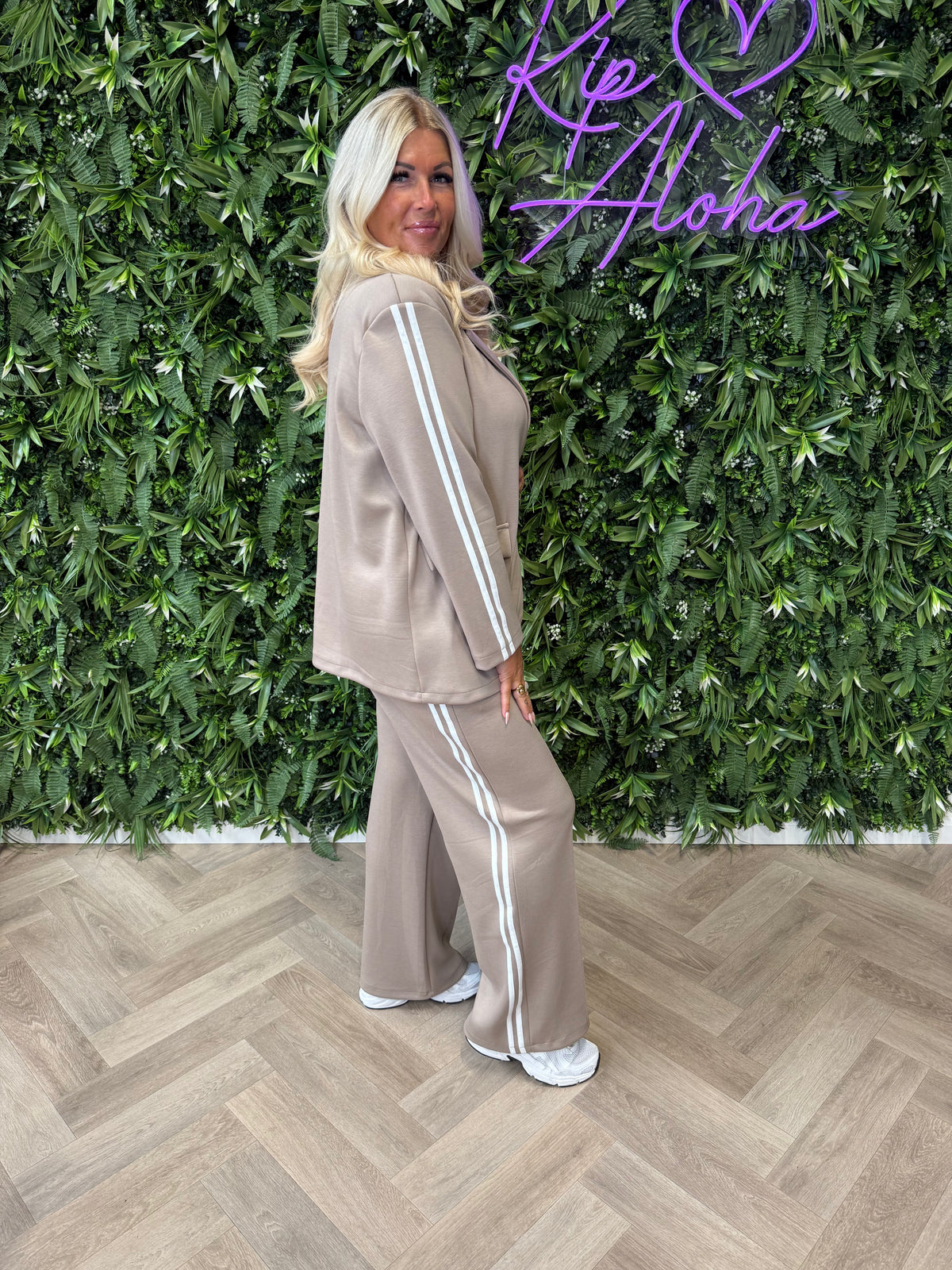 Tweedelig blazer joggingspak met bies taupe