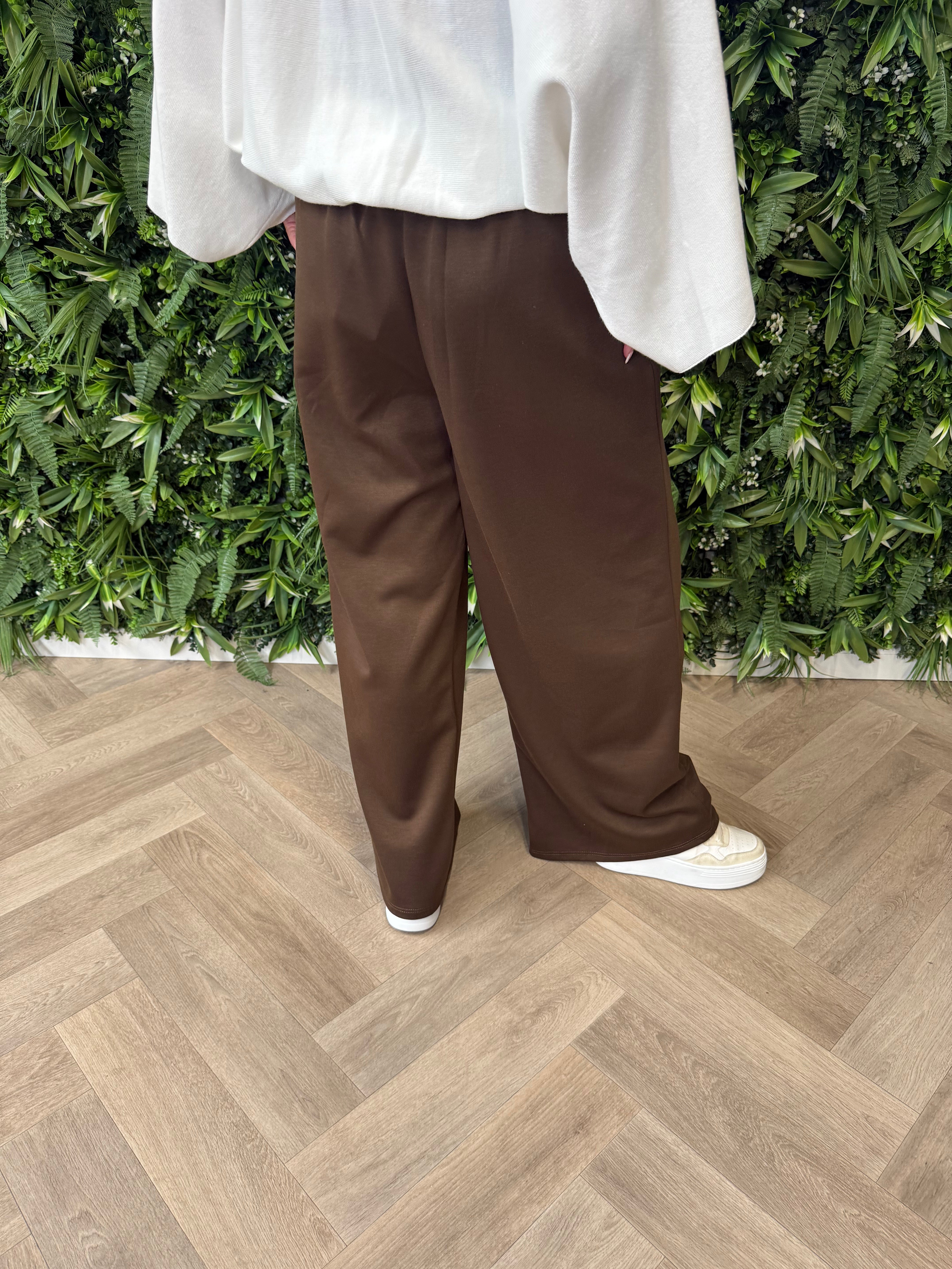 Wijde broek met streep bruin