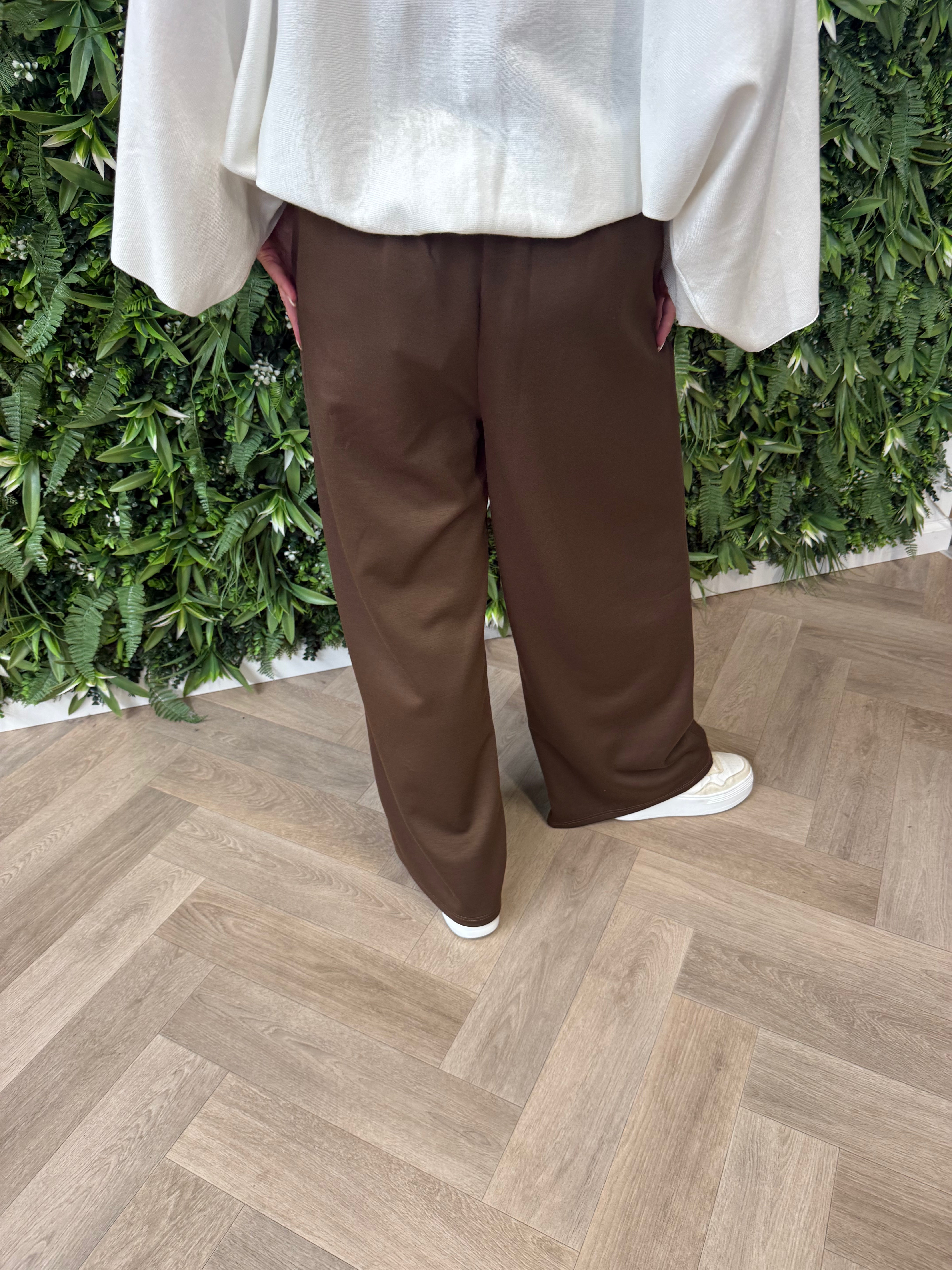 Wijde broek met streep bruin