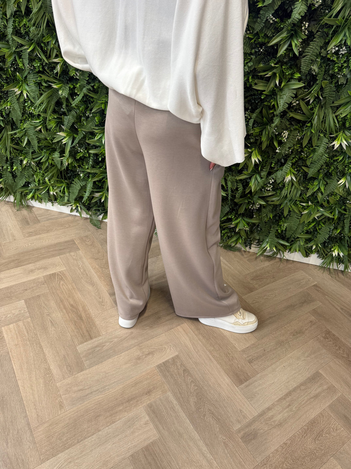 Wijde broek met streep taupe