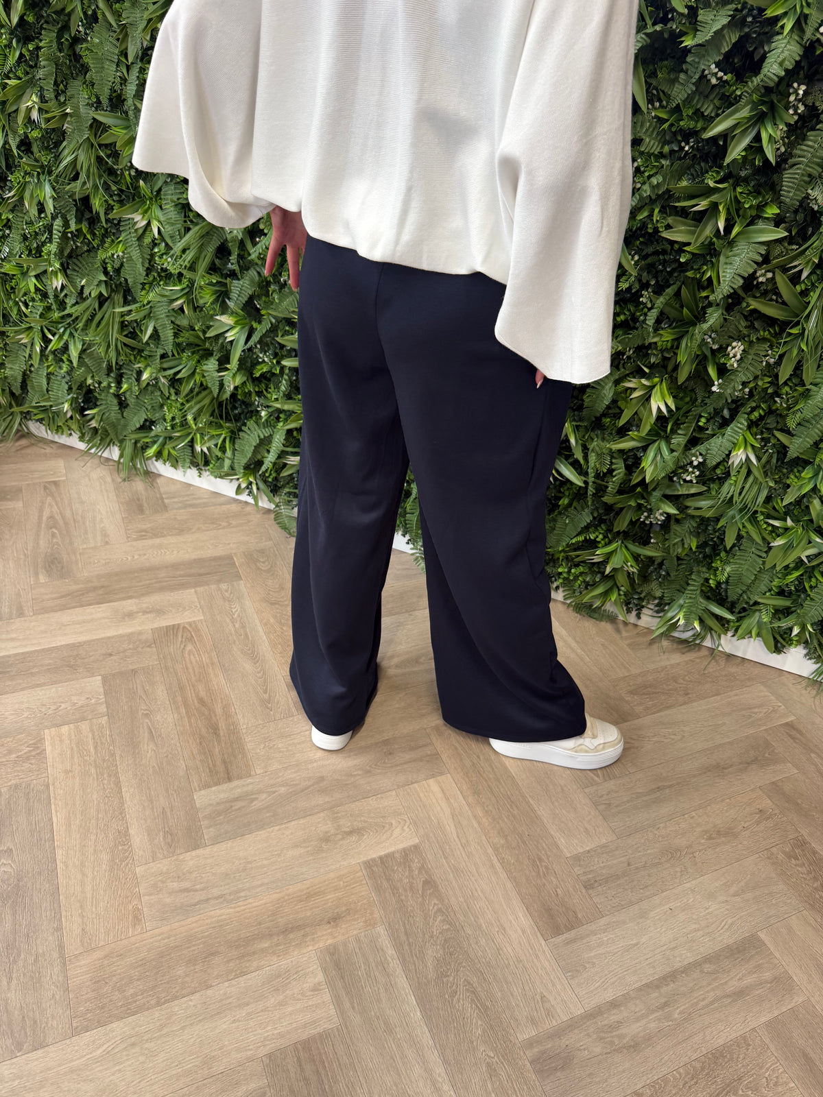 Wijde broek met streep marineblauw