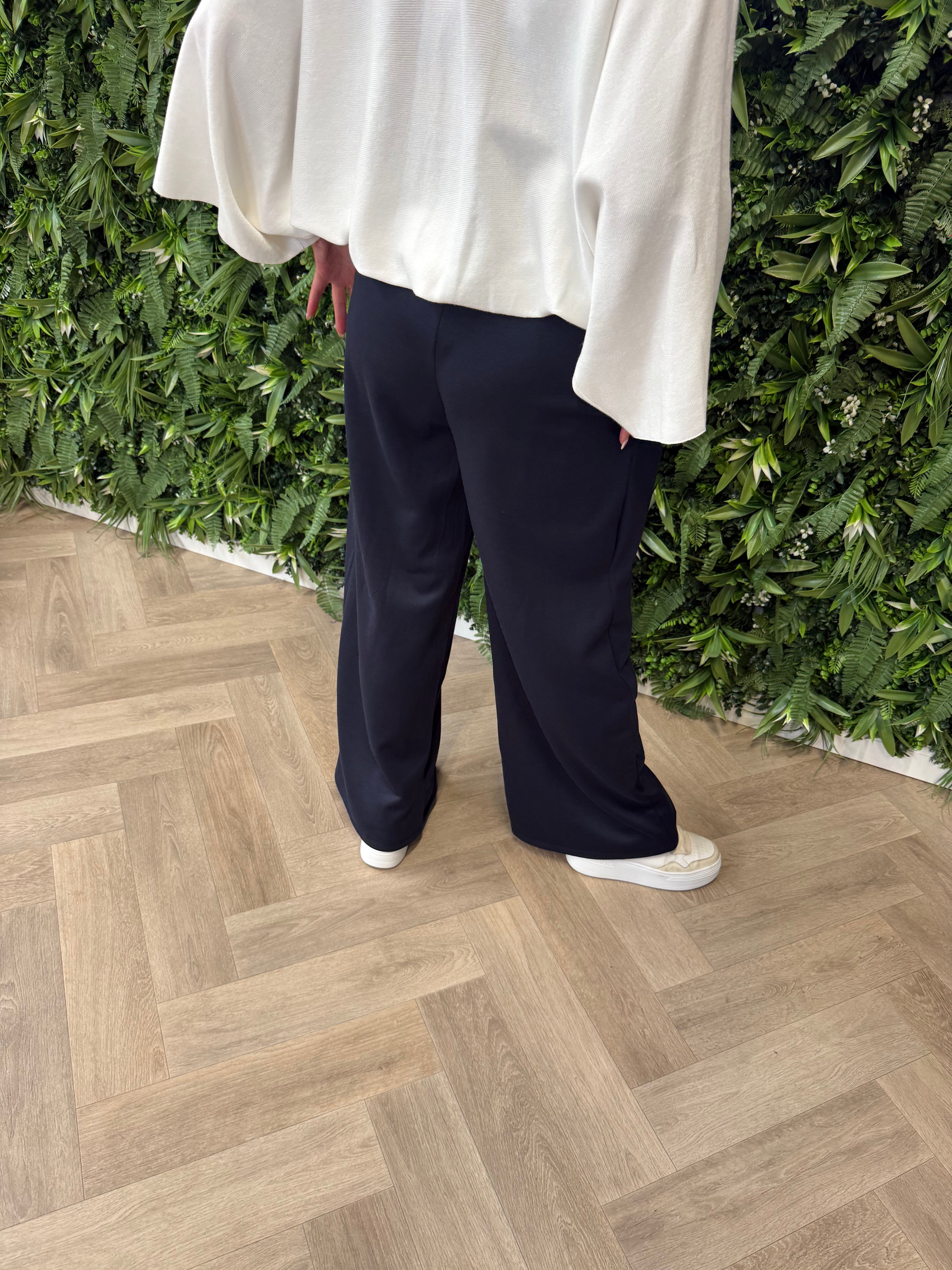 Wijde broek met streep marineblauw