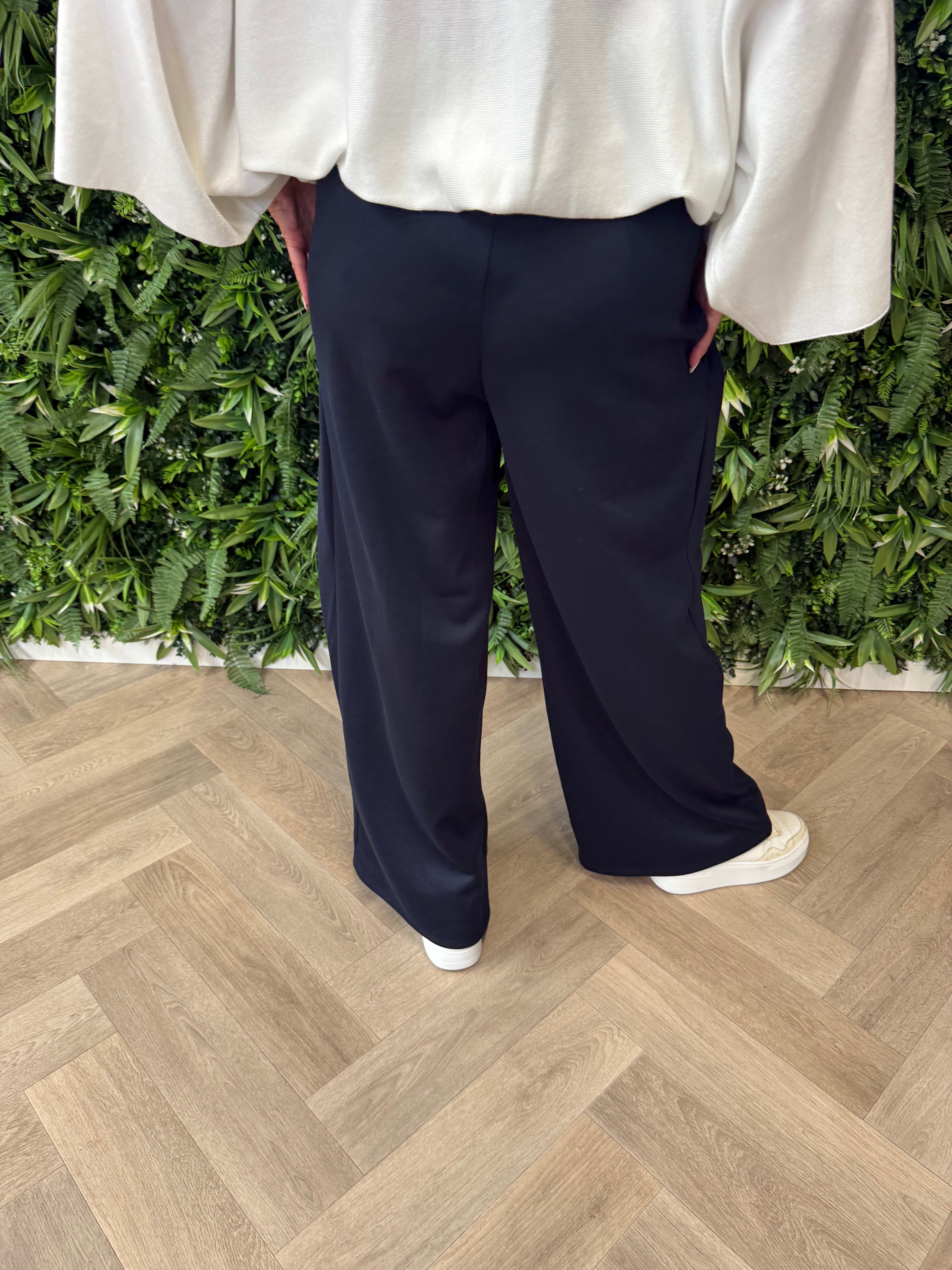 Wijde broek met streep marineblauw