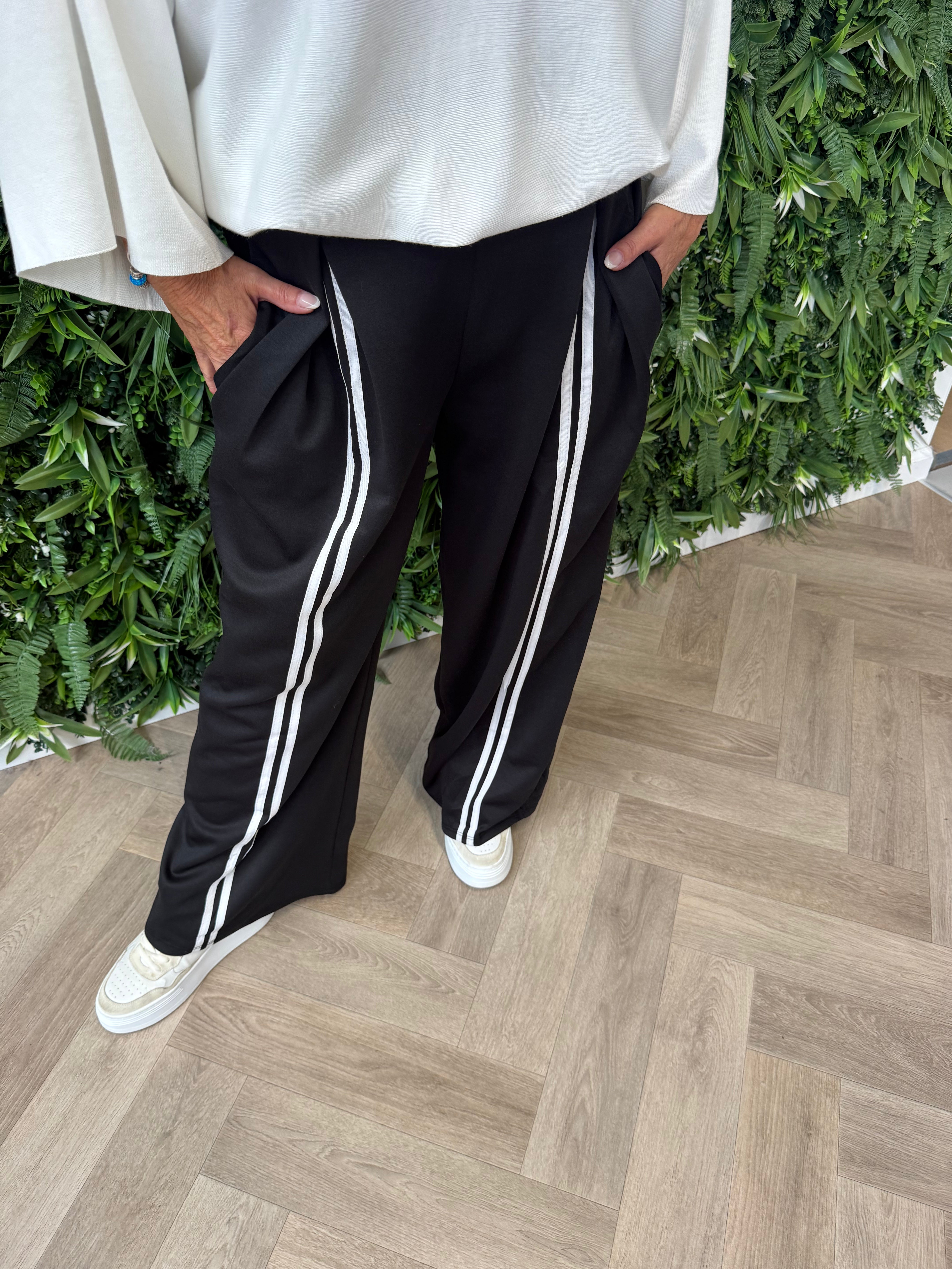 Wijde broek met streep zwart
