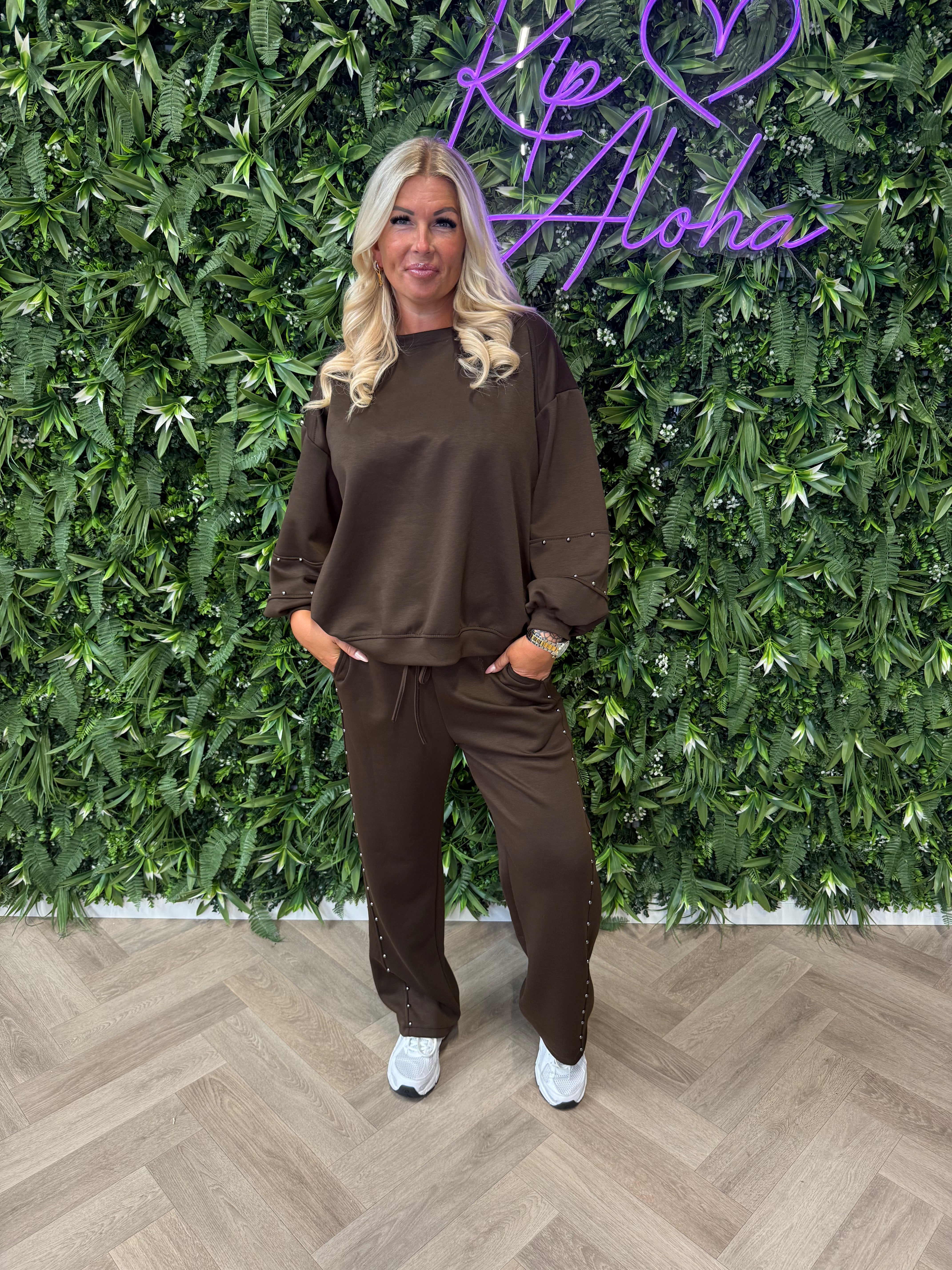Tweedelig pak sweater pofmouwen studs donkerbruin