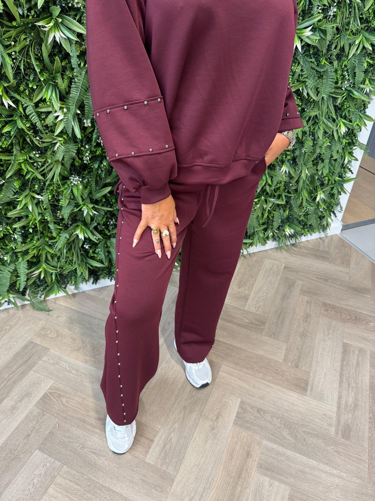 Tweedelig pak sweater pofmouwen studs bordeaux