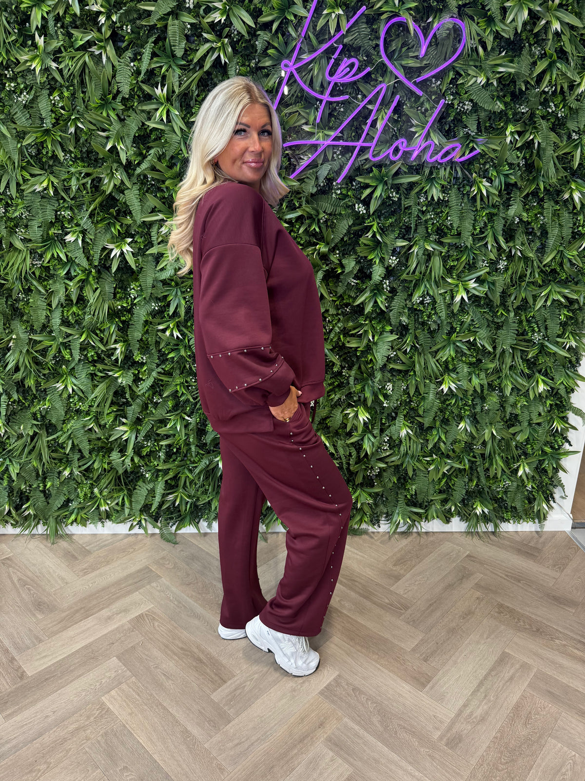 Tweedelig pak sweater pofmouwen studs bordeaux