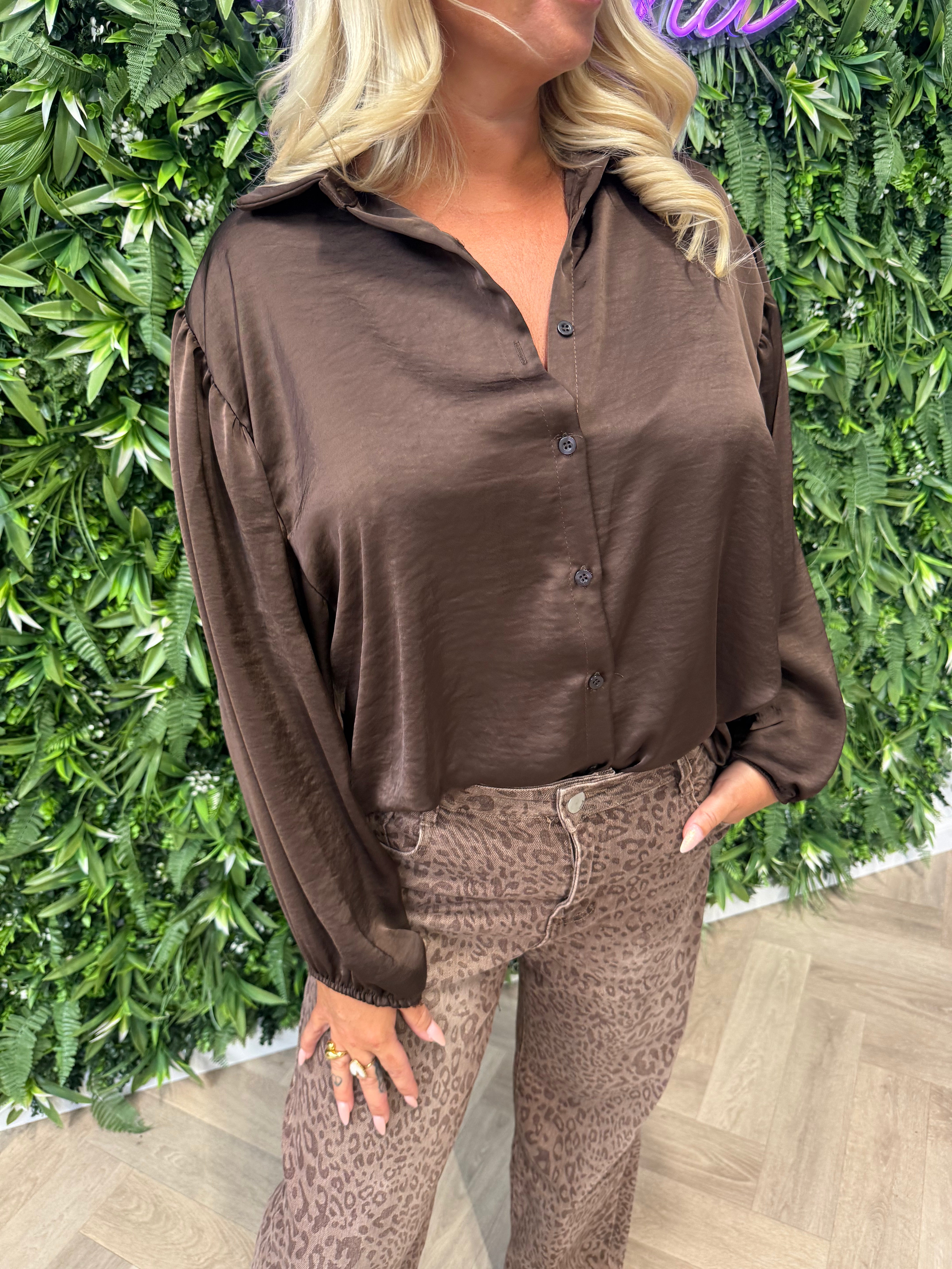 Silky blouse pofmouwen donkerbruin