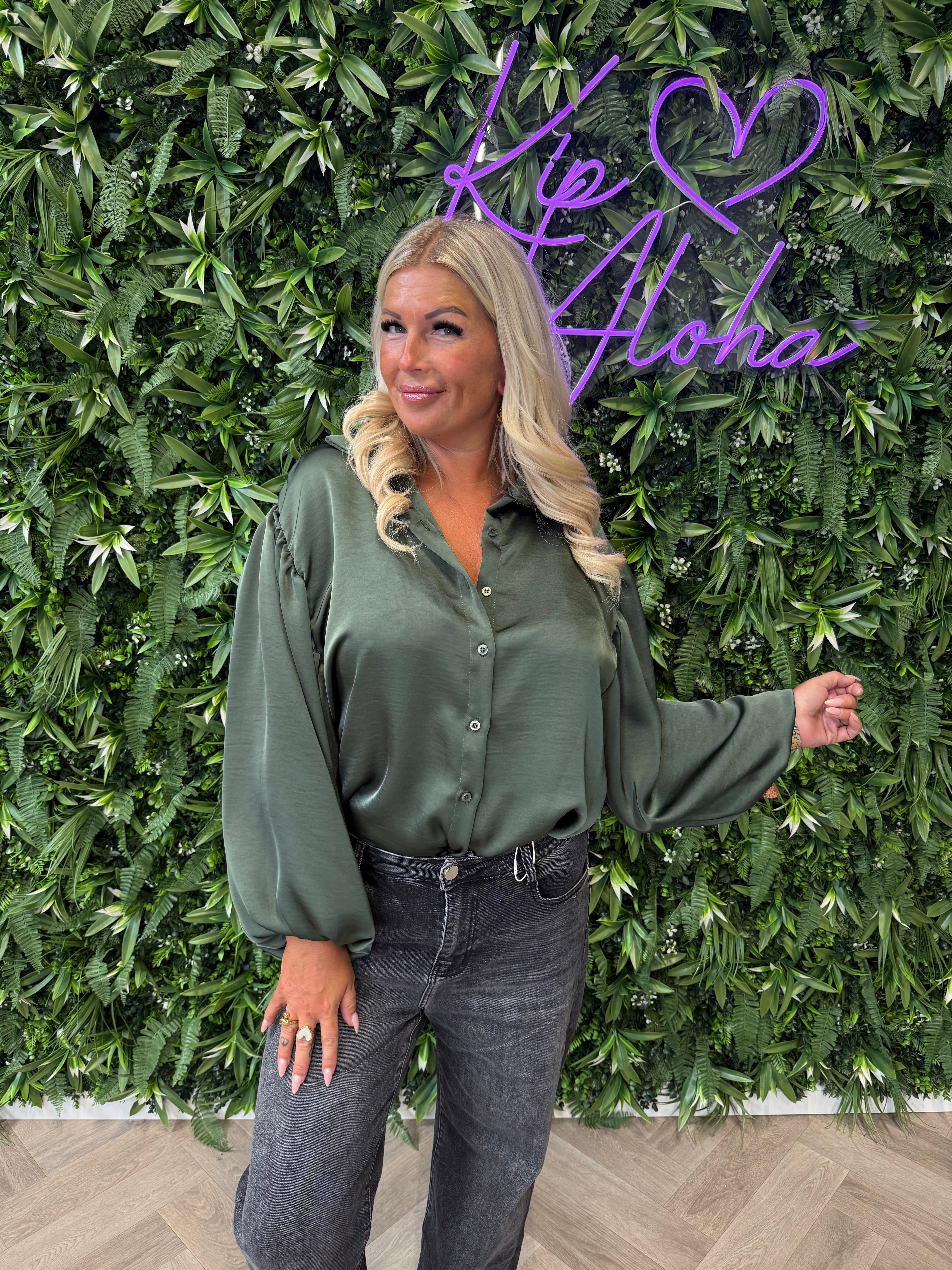 Silky blouse pofmouwen legergroen