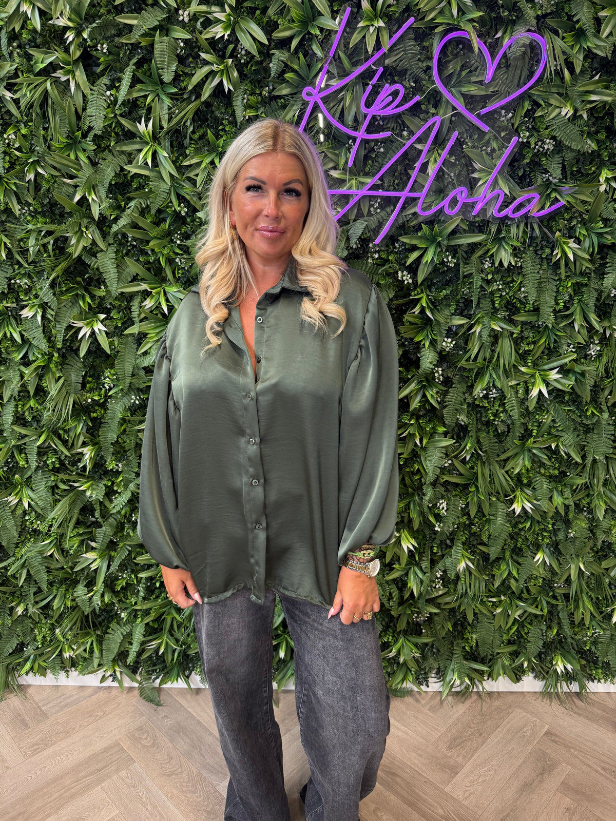Silky blouse pofmouwen legergroen
