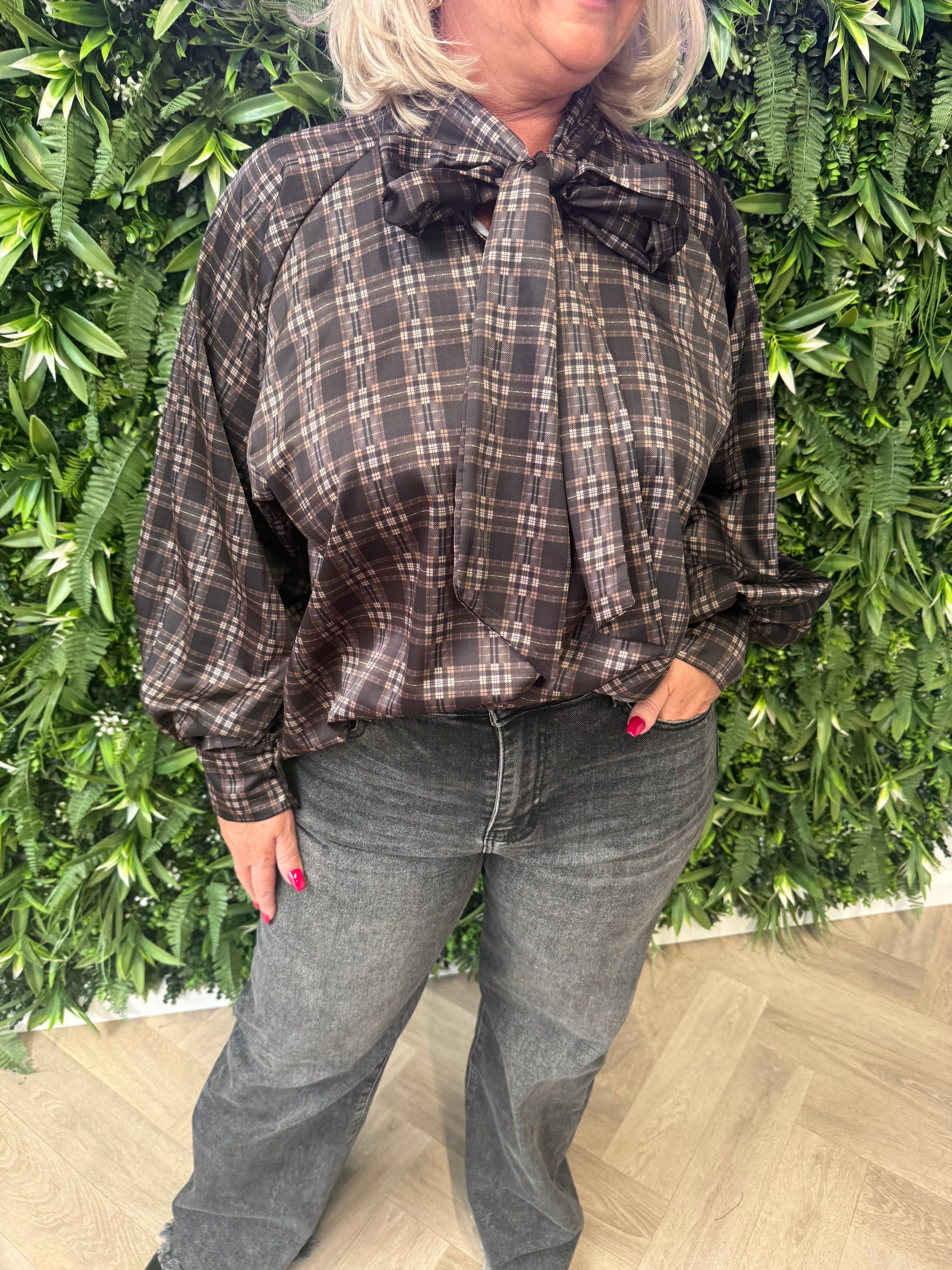 Blouse met strik geruit zwart