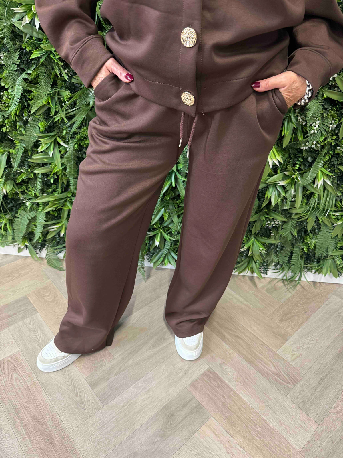 Tweedelig pak blouse met knopen donkerbruin