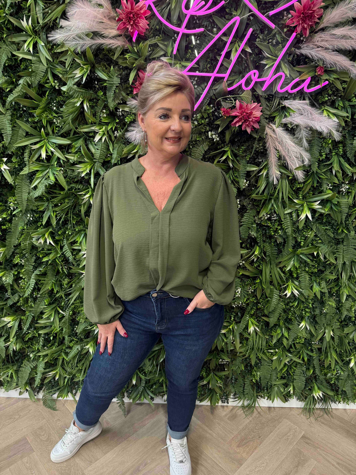 Blouse roezel met pofmouwen legergroen