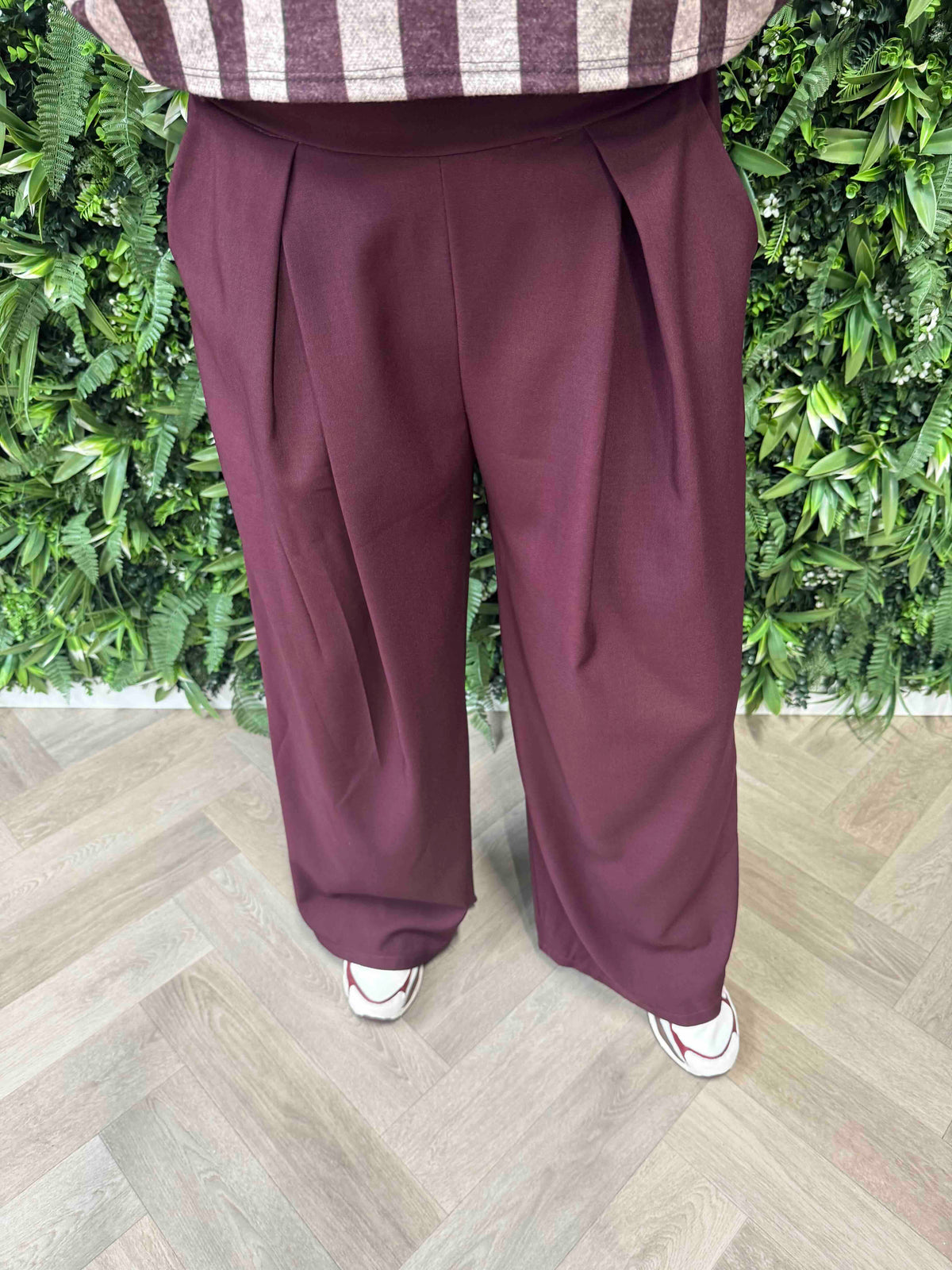 Pantalon met plooi aubergine