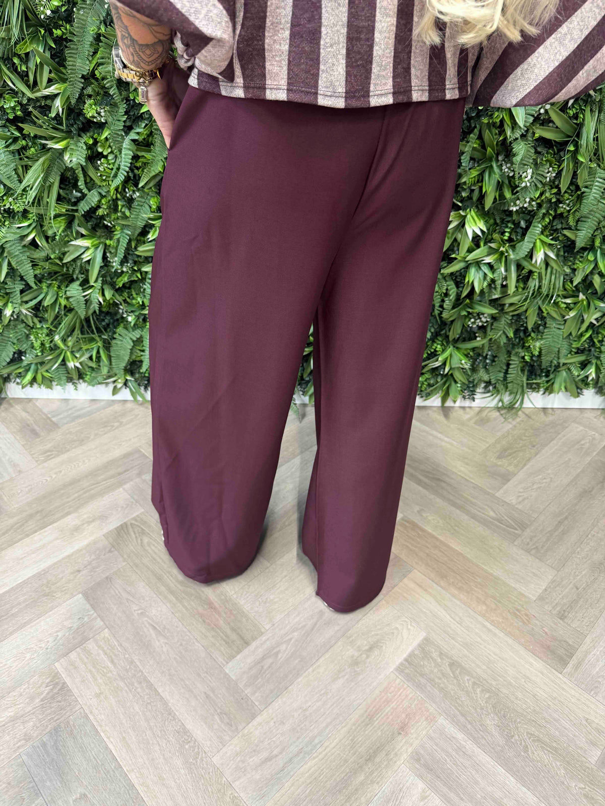 Pantalon met plooi aubergine