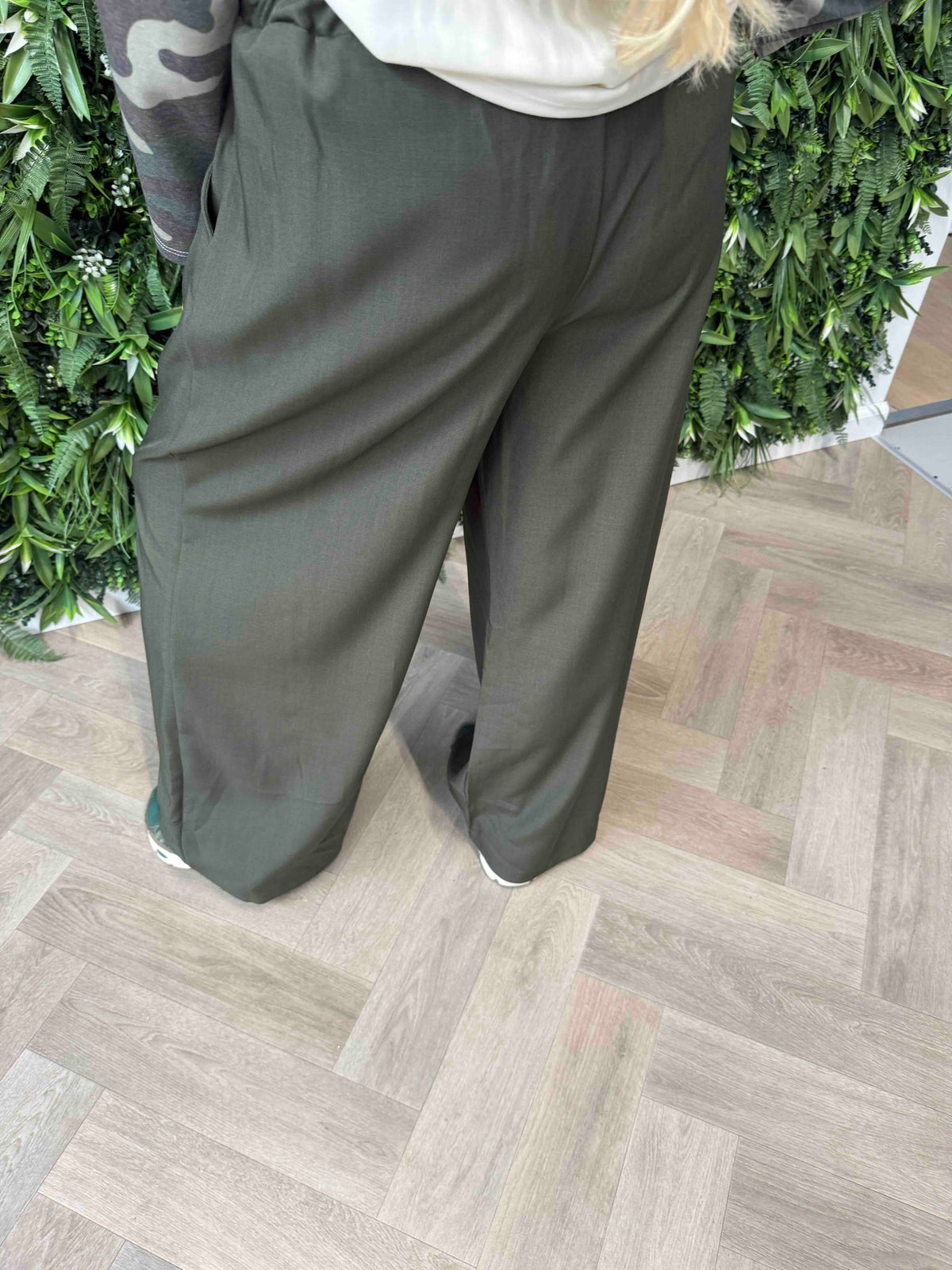 Pantalon met plooi legergroen