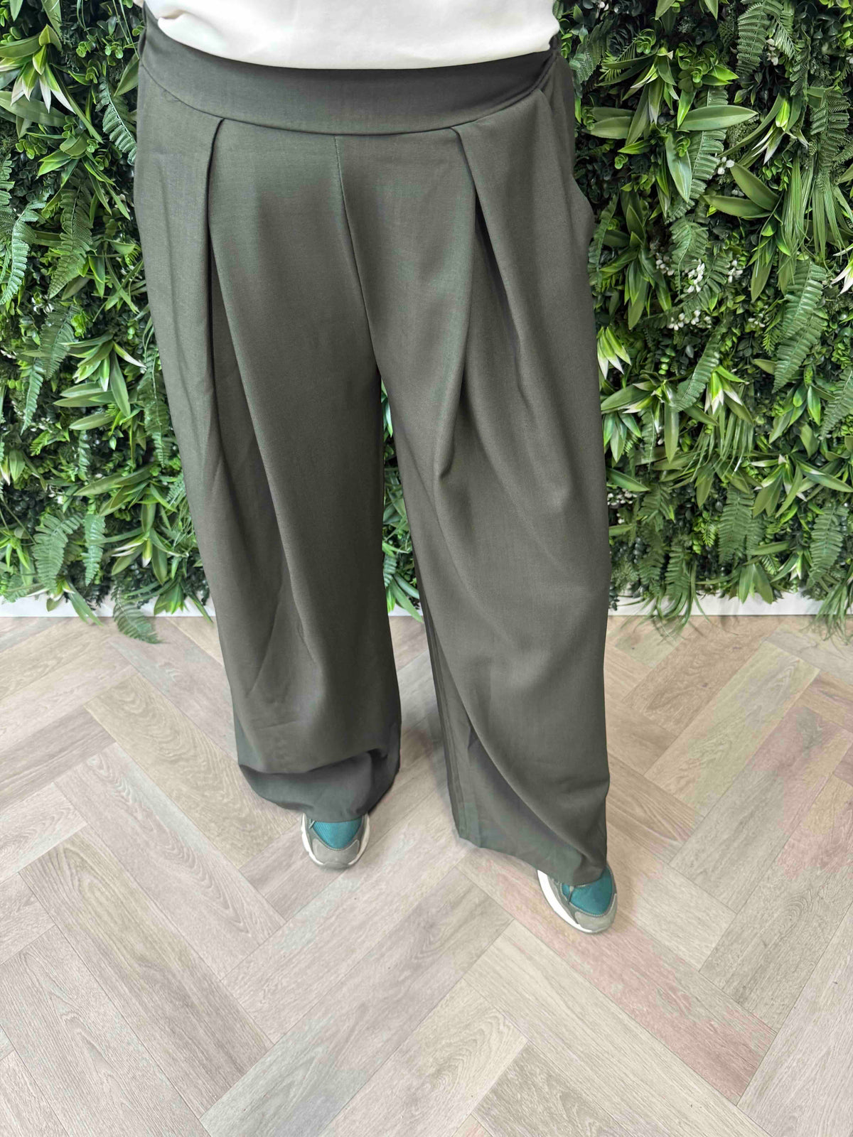 Pantalon met plooi legergroen